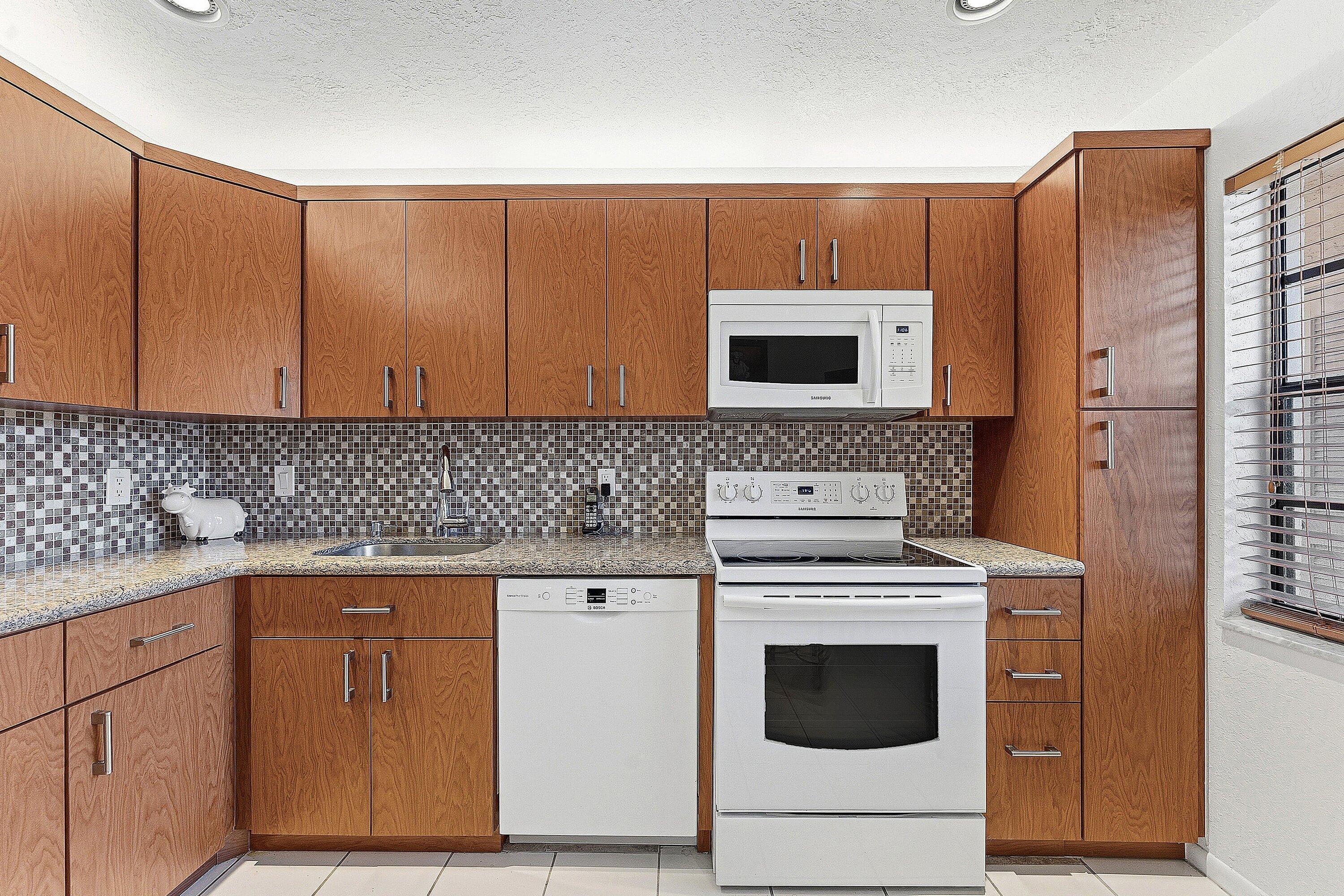 9283 VISTA DEL LAGO G, Boca Raton, FL 33428, Boca Raton - Photo 5