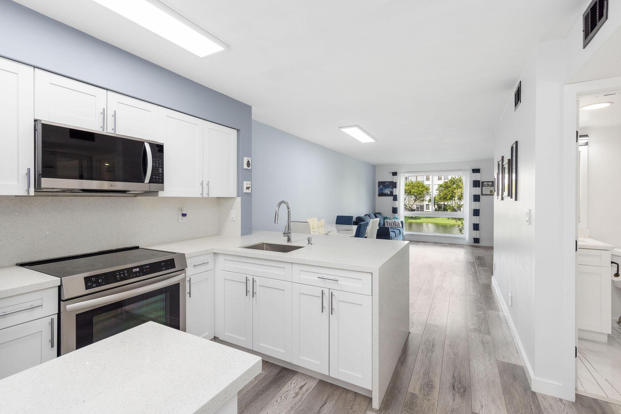 2106 S Cypress Bend Drive 207, Pompano Beach, FL 33069, Pompano Beach - Photo 2