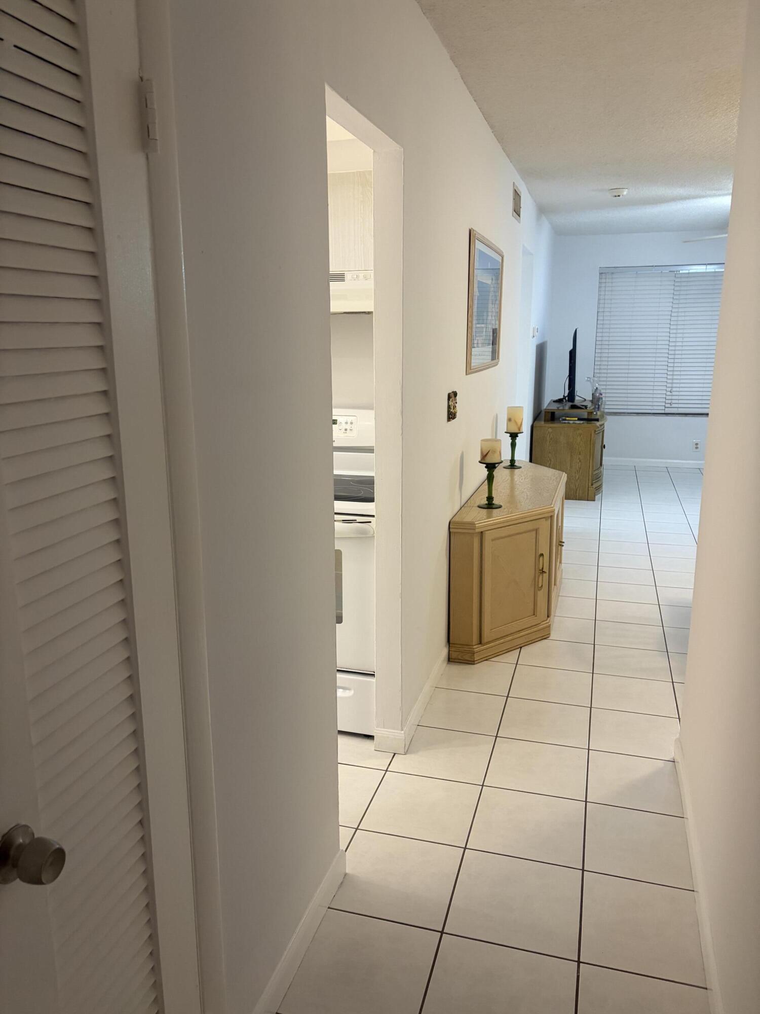 2400 NE 33rd Avenue 202, Fort Lauderdale, FL 33305, Fort Lauderdale - Photo 3