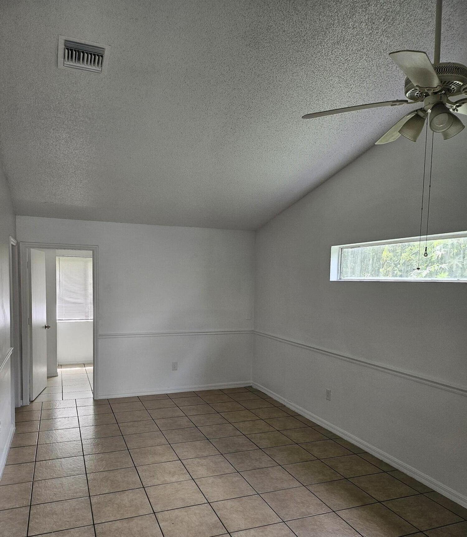 1305 Rosewood Villa Lane 4, West Palm Beach, FL 33417, West Palm Beach - Photo 5