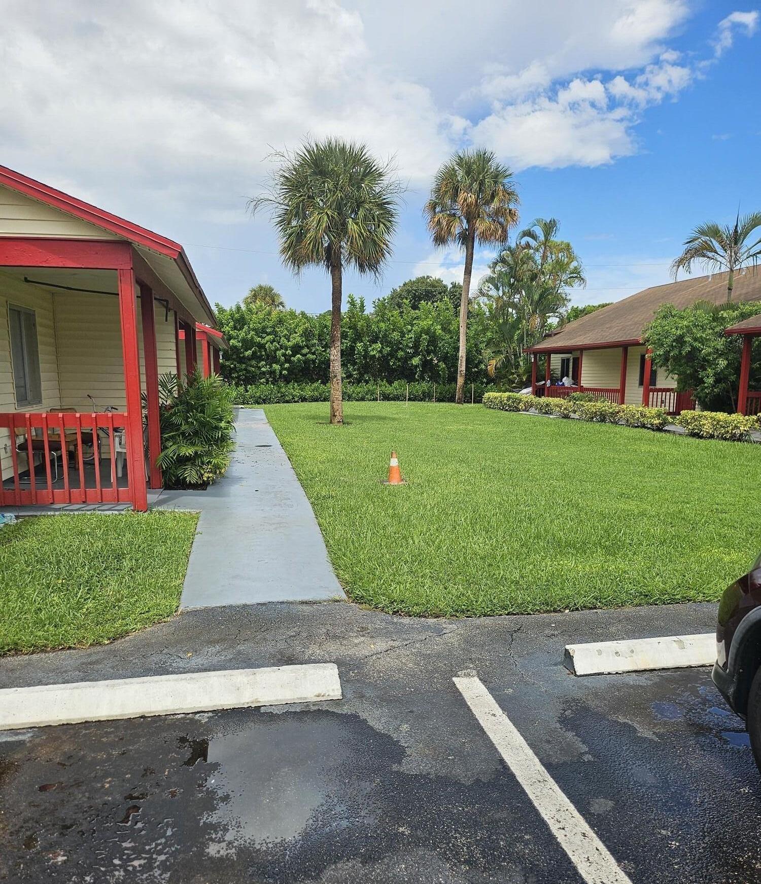 1305 Rosewood Villa Lane 4, West Palm Beach, FL 33417, West Palm Beach - Photo 3