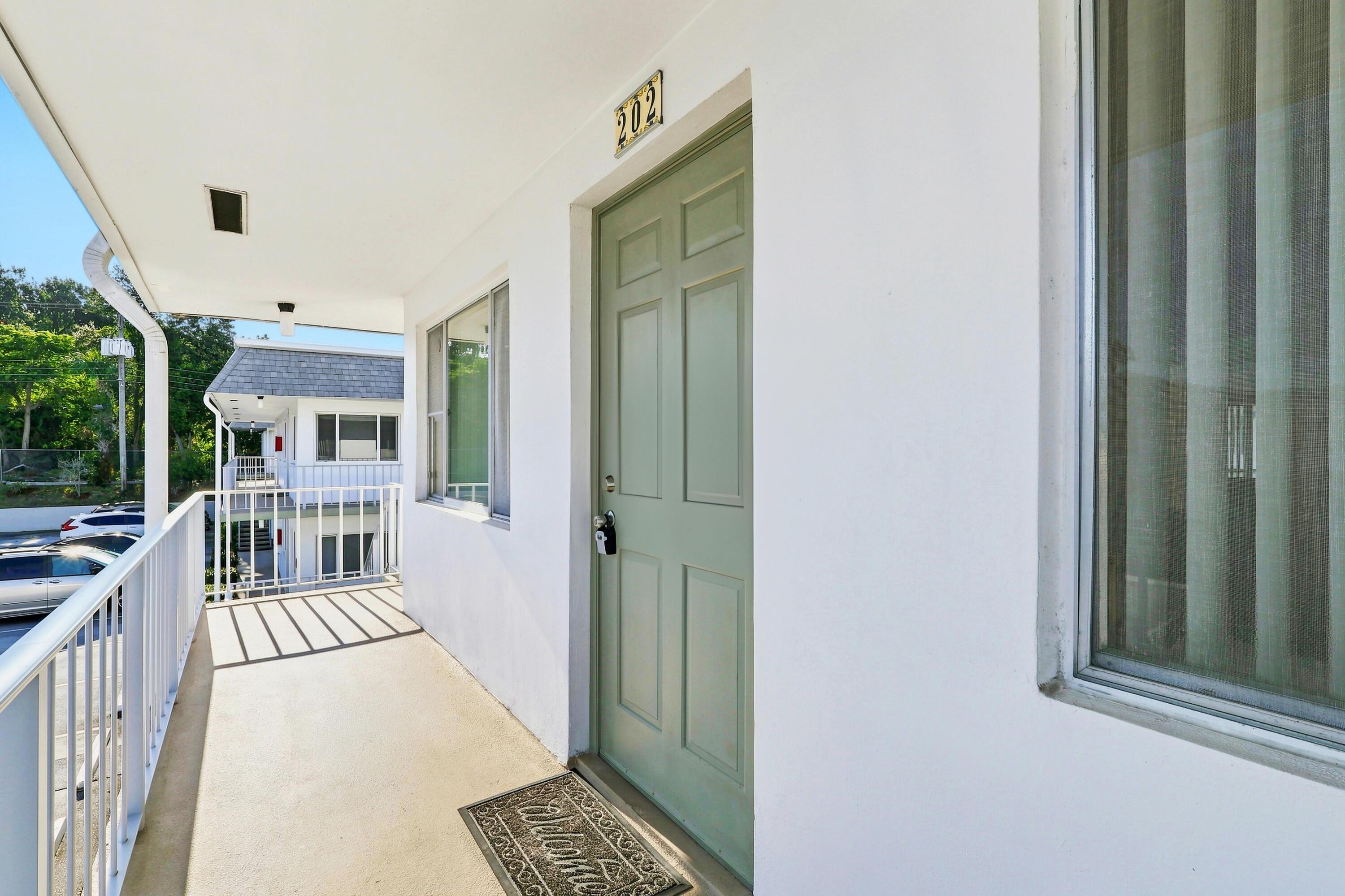2920 Cynthia Lane 202, Lake Worth Beach, FL 33461, Lake Worth Beach - Photo 2
