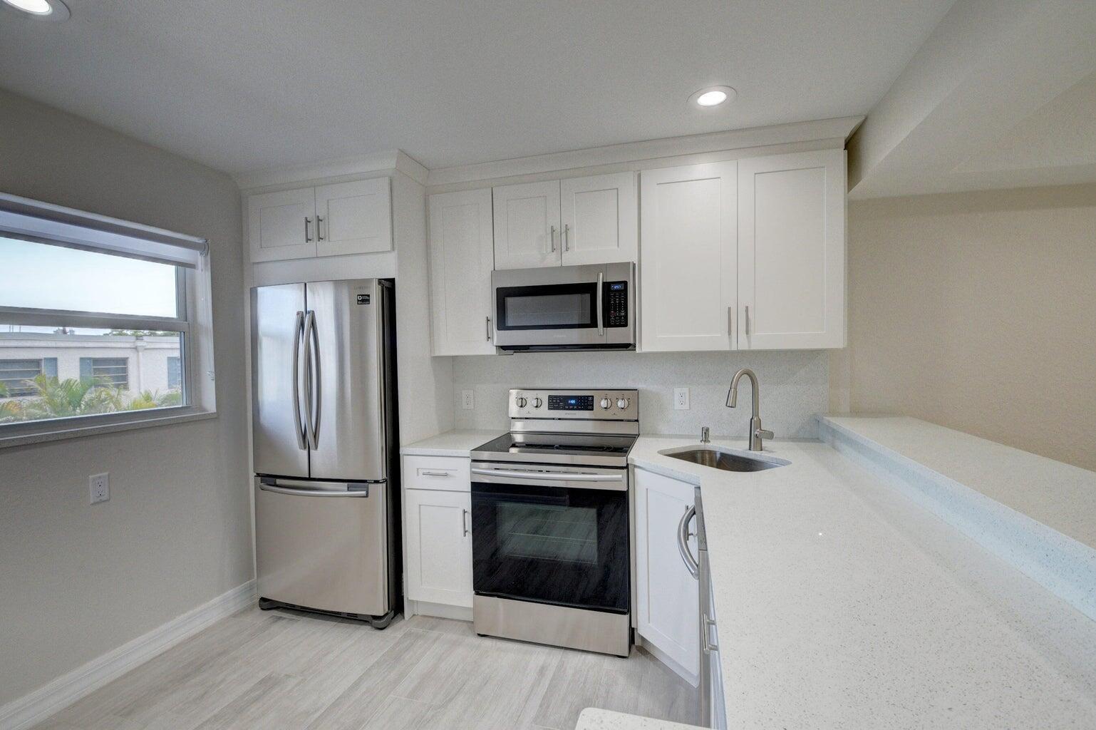398 W Camino Real 1, Boca Raton, FL 33432, Boca Raton - Photo 2
