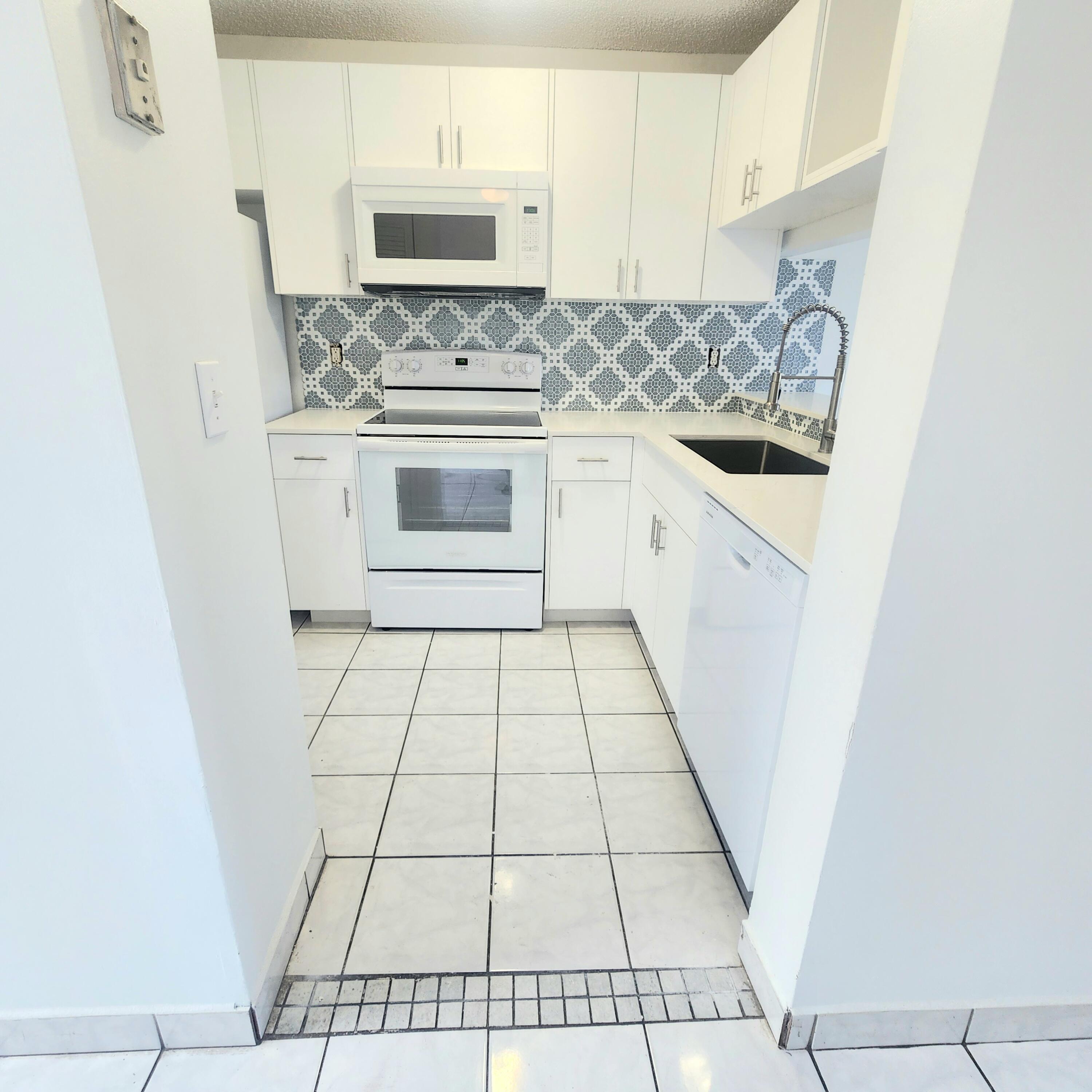 11684 NW 39th Street, Coral Springs, FL 33065, Coral Springs - Photo 4