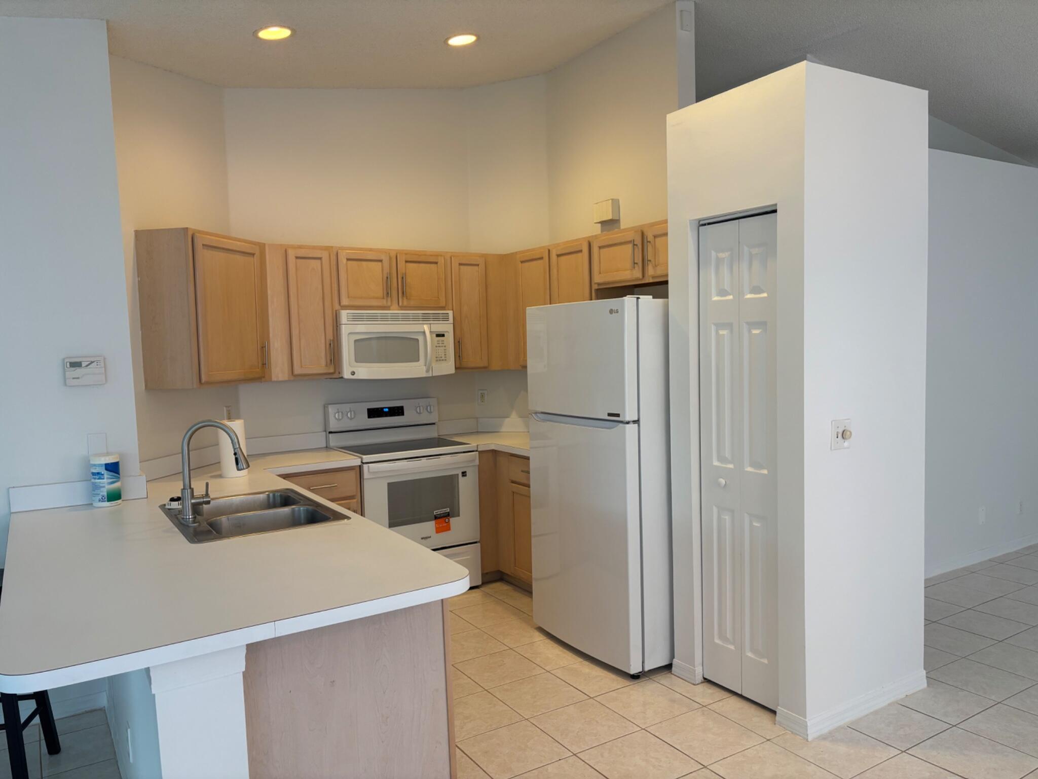 4262 NW 1ST Place, Deerfield Beach, FL 33442, Deerfield Beach - Photo 5