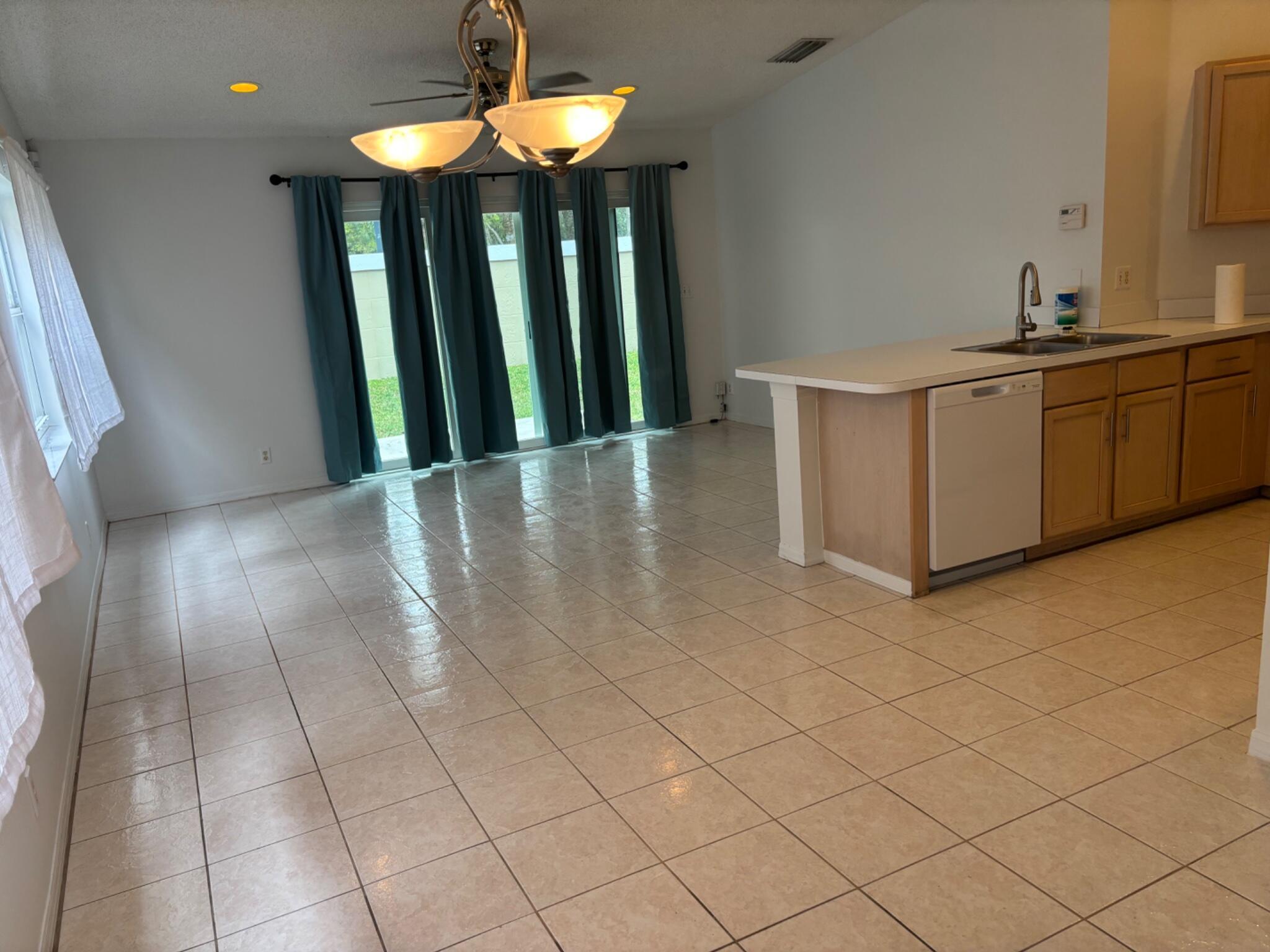 4262 NW 1ST Place, Deerfield Beach, FL 33442, Deerfield Beach - Photo 4