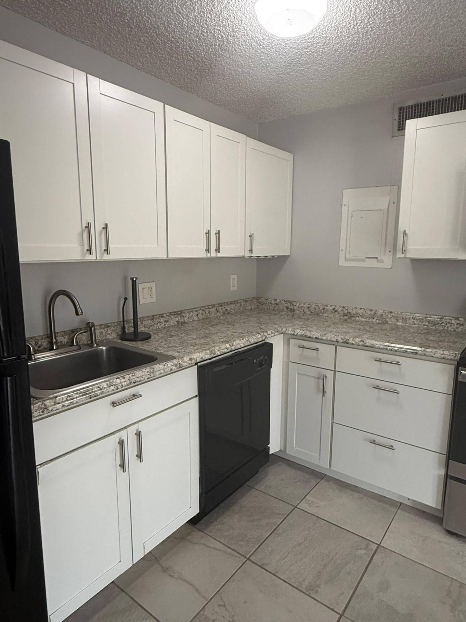645 EXECUTIVE CENTER Drive R205, West Palm Beach, FL 33401, West Palm Beach - Photo 3