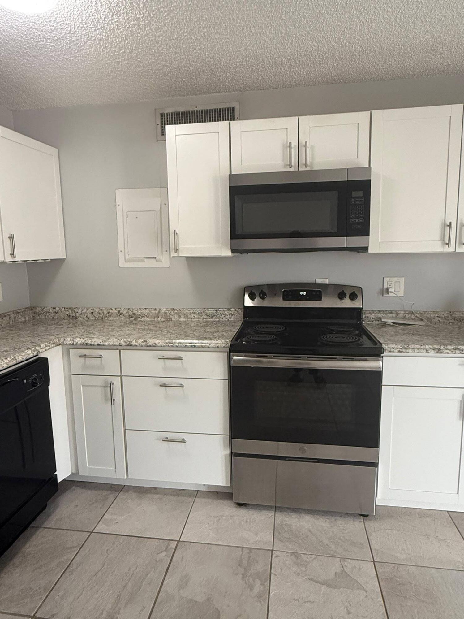 645 EXECUTIVE CENTER Drive R205, West Palm Beach, FL 33401, West Palm Beach - Photo 2