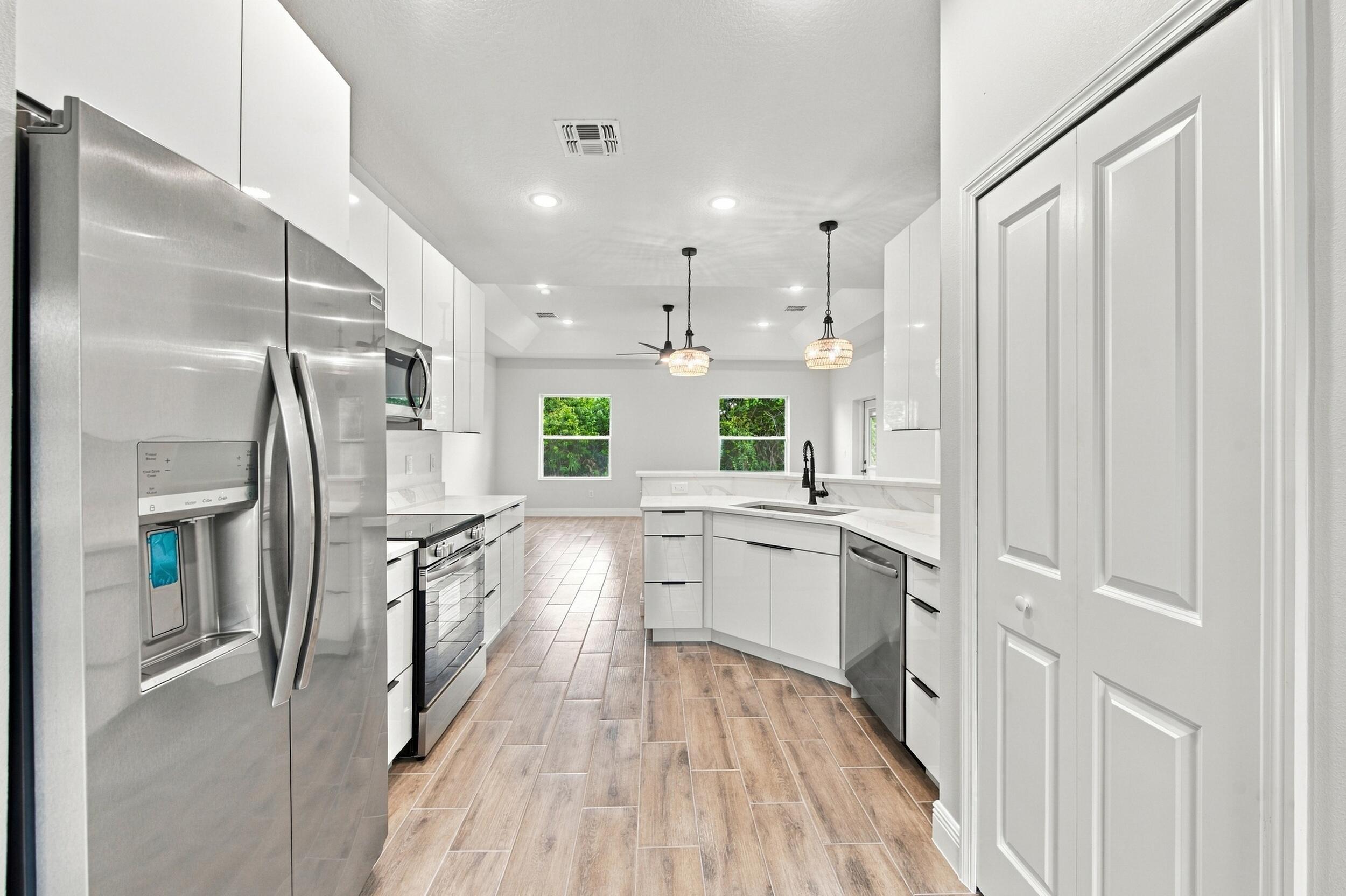 7966 104th Avenue, Vero Beach, FL 32967, Vero Beach - Photo 4