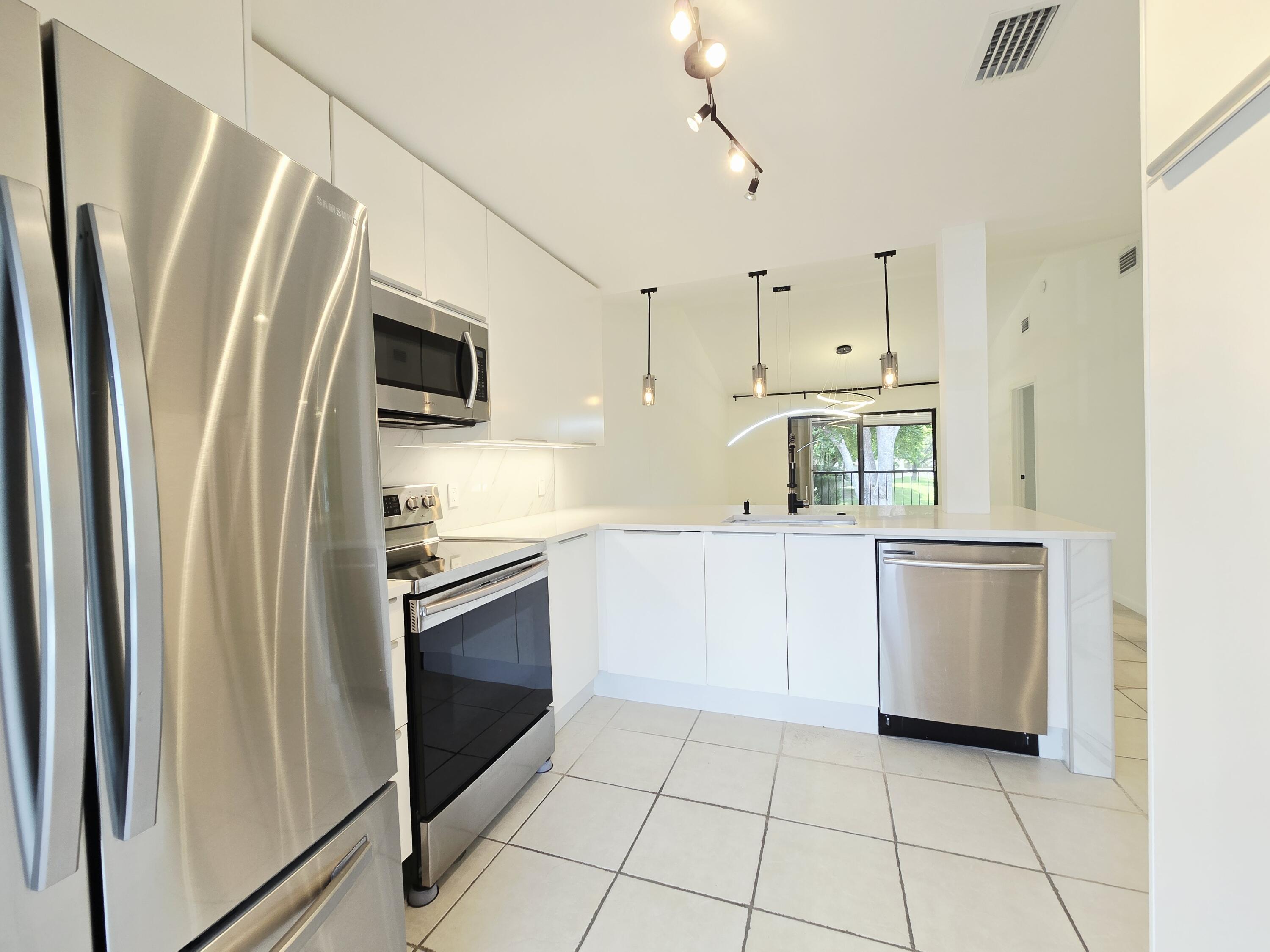 5151 W CLUB Circle 202, Boca Raton, FL 33487, Boca Raton - Photo 3
