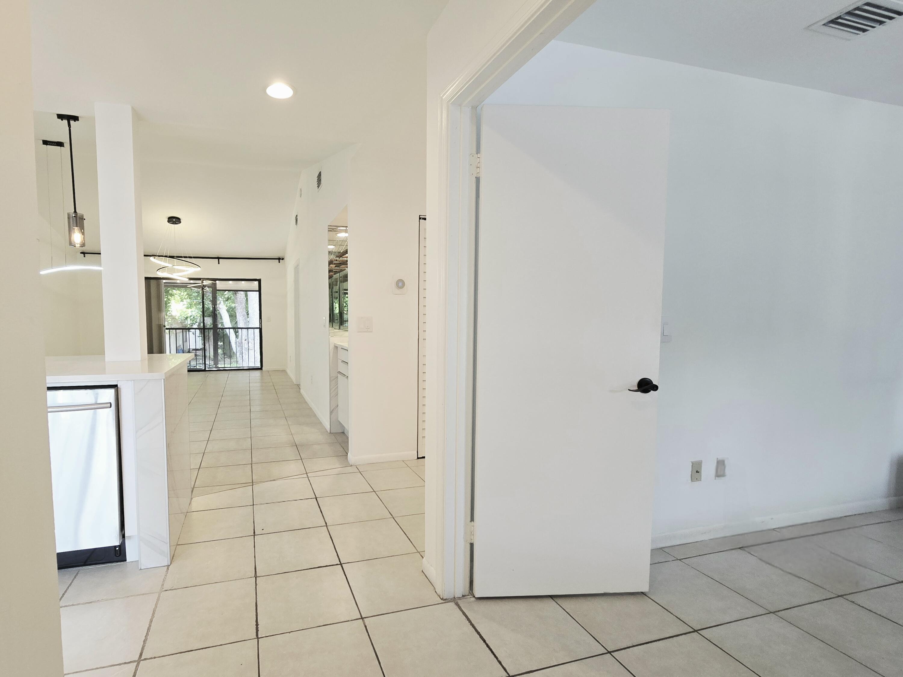 5151 W CLUB Circle 202, Boca Raton, FL 33487, Boca Raton - Photo 5