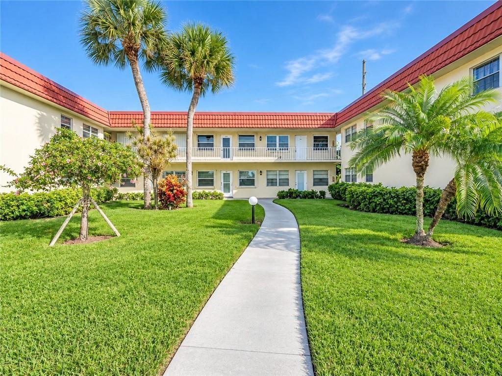 99 SPRING LAKE Drive 101, Vero Beach, FL 32962, Vero Beach
