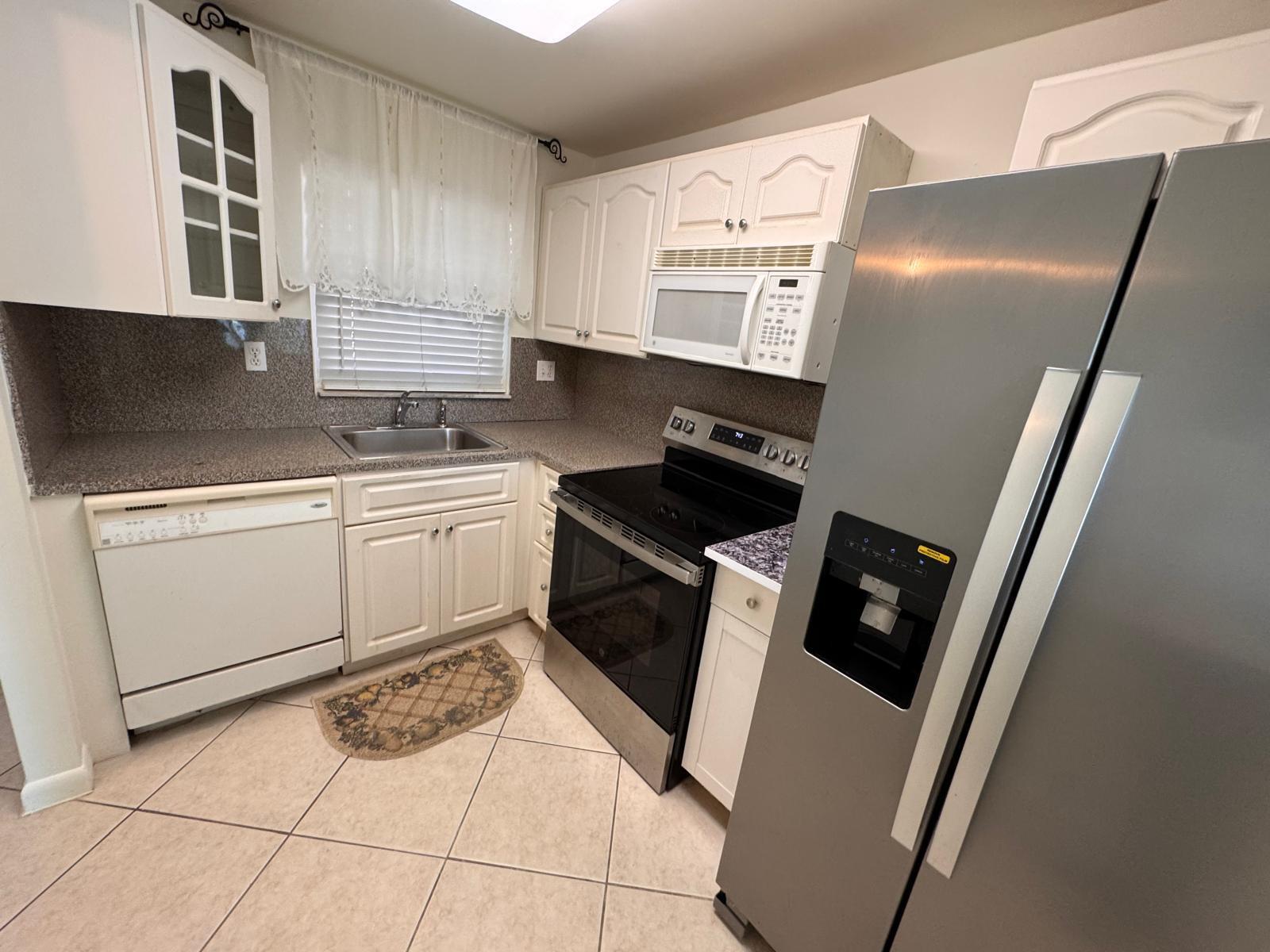 9660 SUNRISE LAKES Boulevard 202, Sunrise, FL 33322, Sunrise - Photo 4