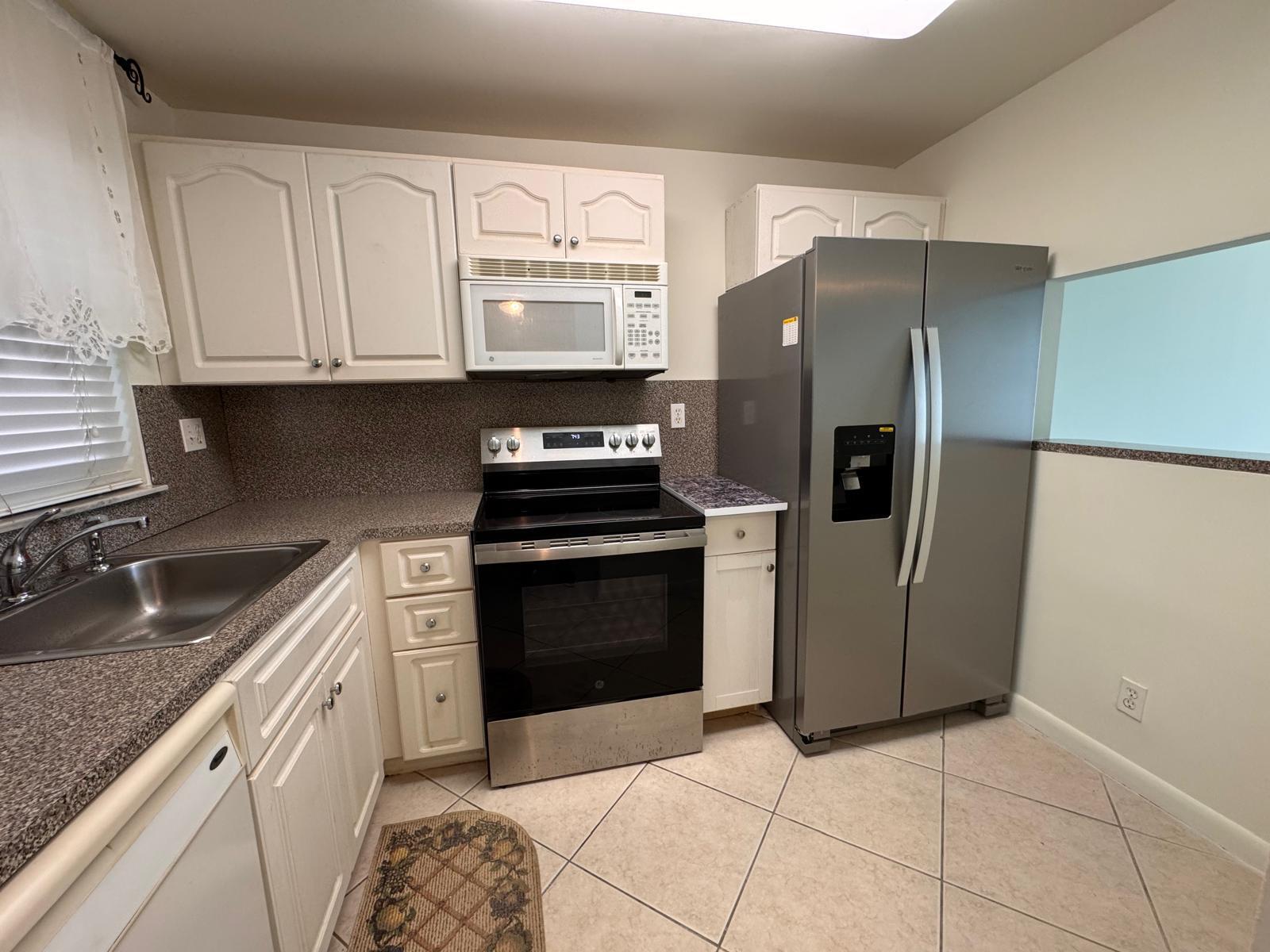 9660 SUNRISE LAKES Boulevard 202, Sunrise, FL 33322, Sunrise - Photo 3
