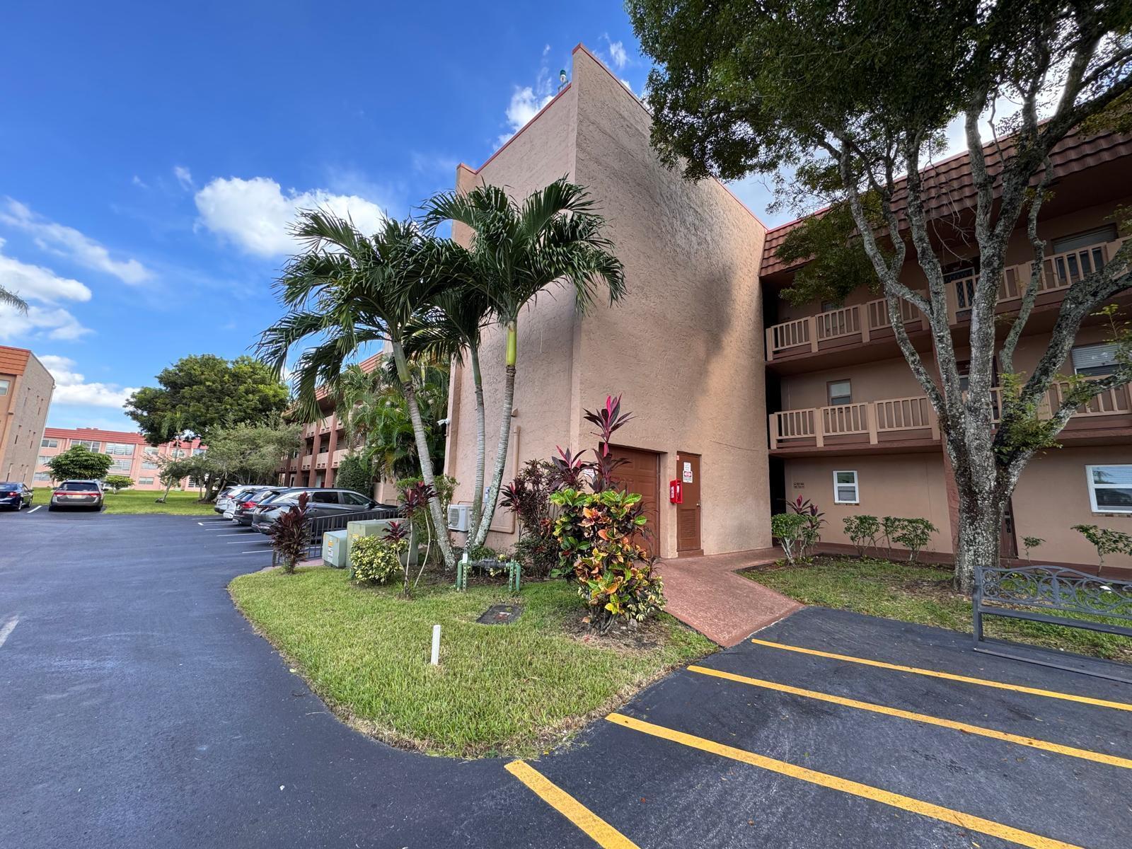 9660 SUNRISE LAKES Boulevard 202, Sunrise, FL 33322, Sunrise