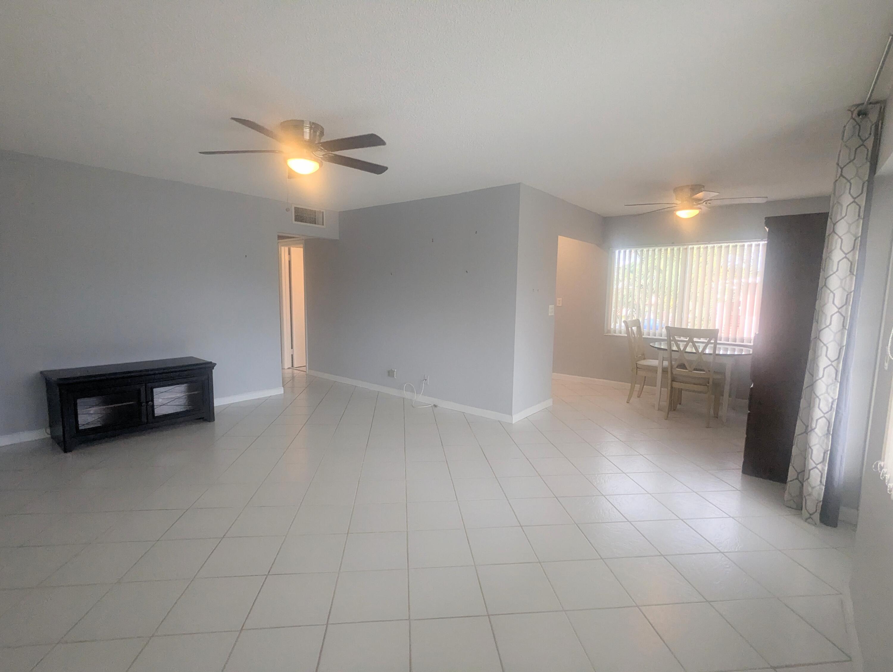 100 Kingswood E, West Palm Beach, FL 33417, West Palm Beach - Photo 2