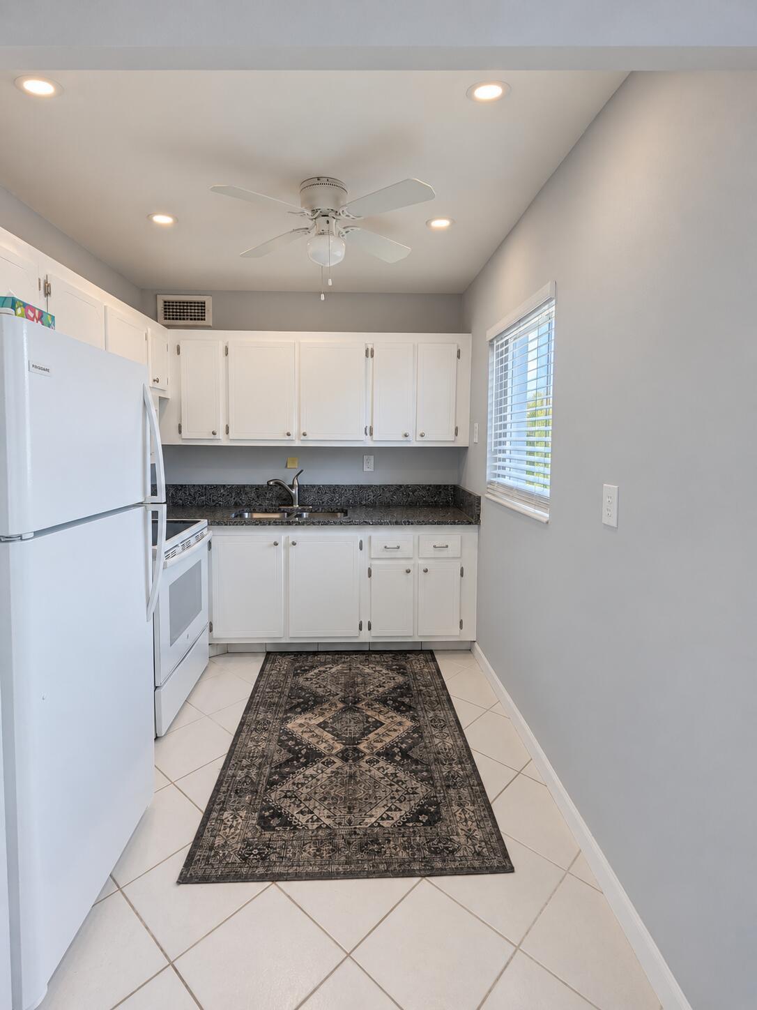 100 Kingswood E, West Palm Beach, FL 33417, West Palm Beach - Photo 3