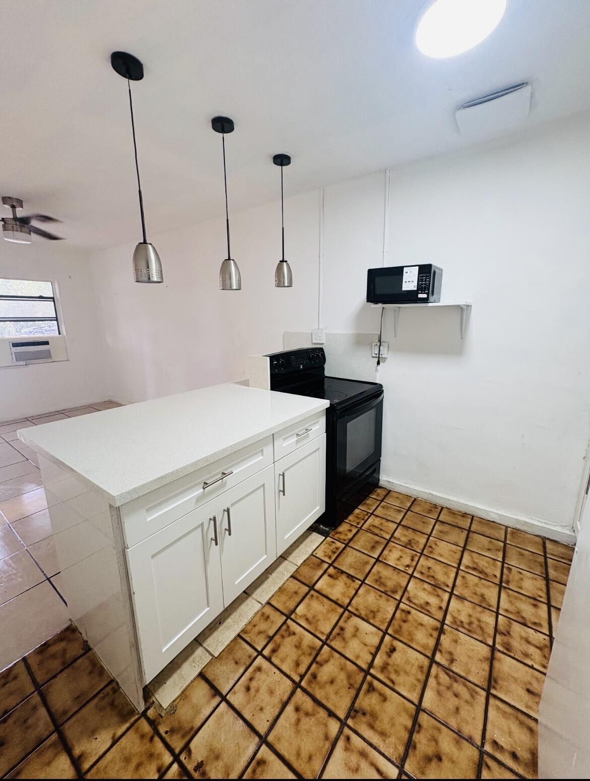 4211 SW 61st Avenue, Davie, FL 33314, Davie - Photo 2