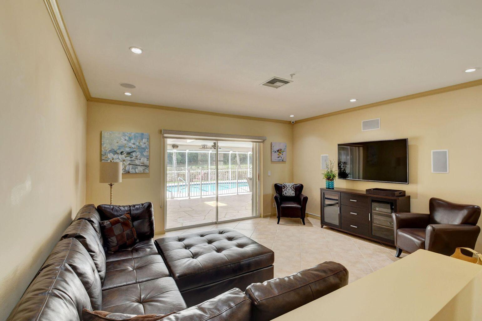 1086 SW 28th Avenue, Boynton Beach, FL 33426, Boynton Beach - Photo 2