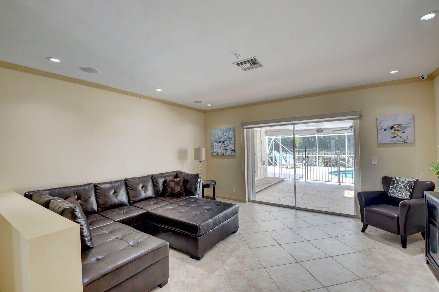 1086 SW 28th Avenue, Boynton Beach, FL 33426, Boynton Beach - Photo 3
