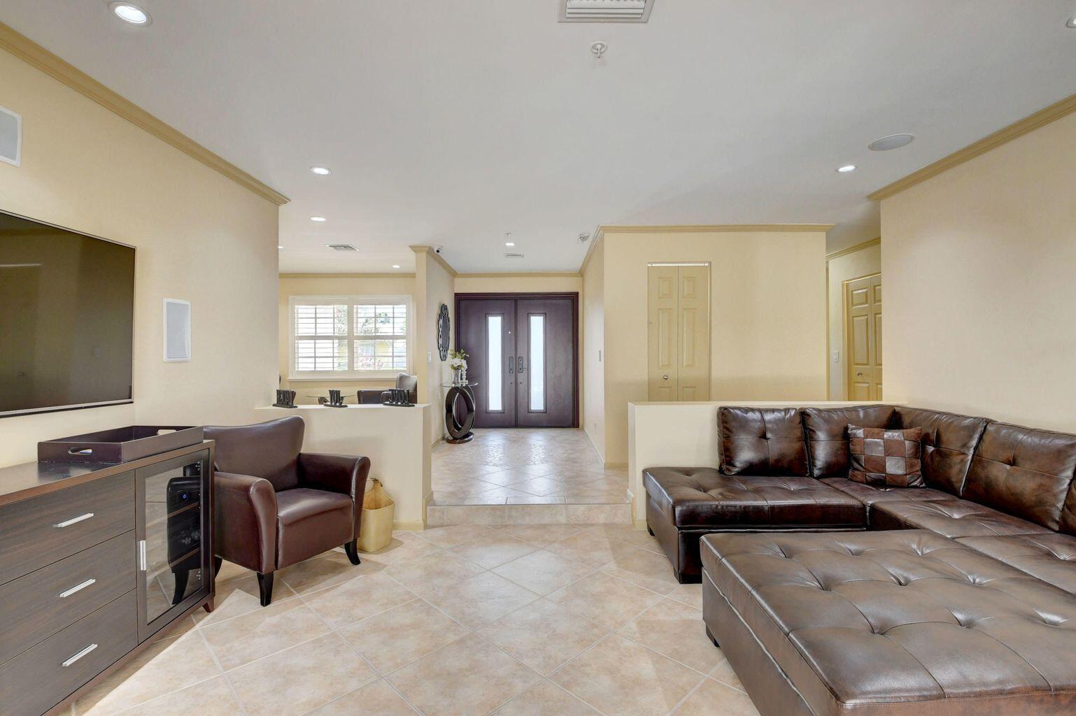 1086 SW 28th Avenue, Boynton Beach, FL 33426, Boynton Beach - Photo 4