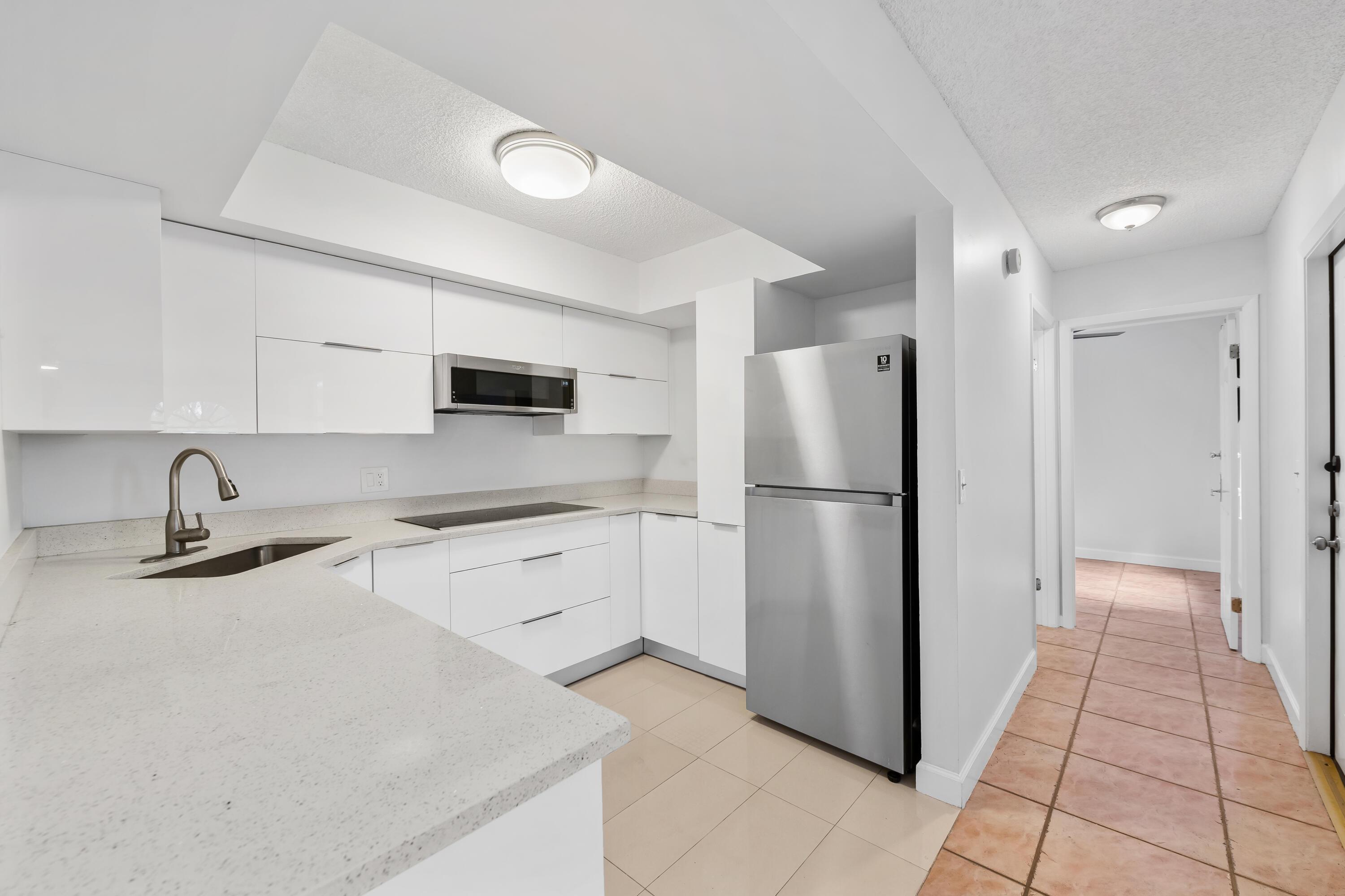 3770 VILLAGE Drive B, Delray Beach, FL 33445, Delray Beach - Photo 3