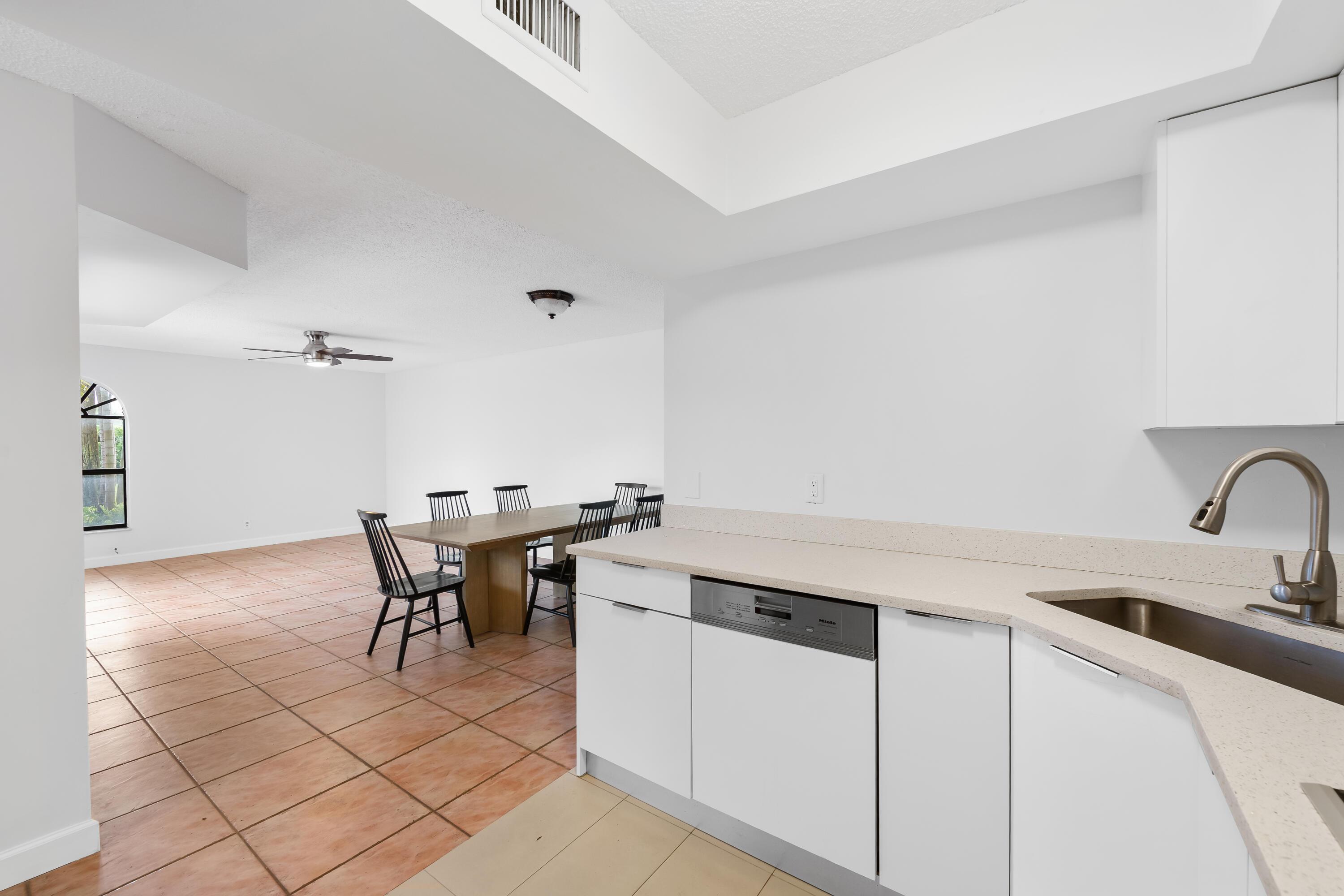 3770 VILLAGE Drive B, Delray Beach, FL 33445, Delray Beach - Photo 5