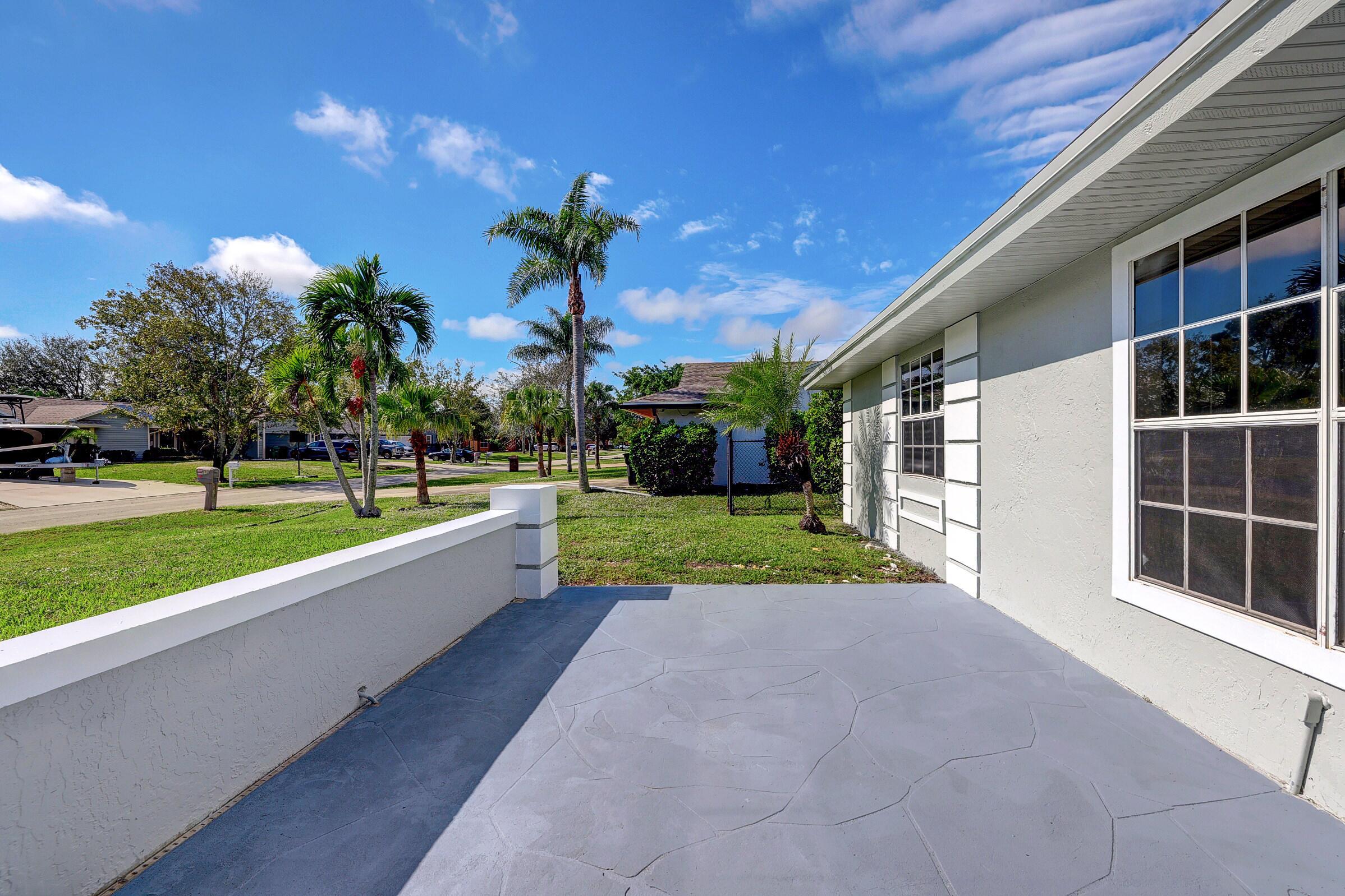 325 SE WALLACE Terrace, Port St. Lucie, FL 34983, Port St. Lucie - Photo 3