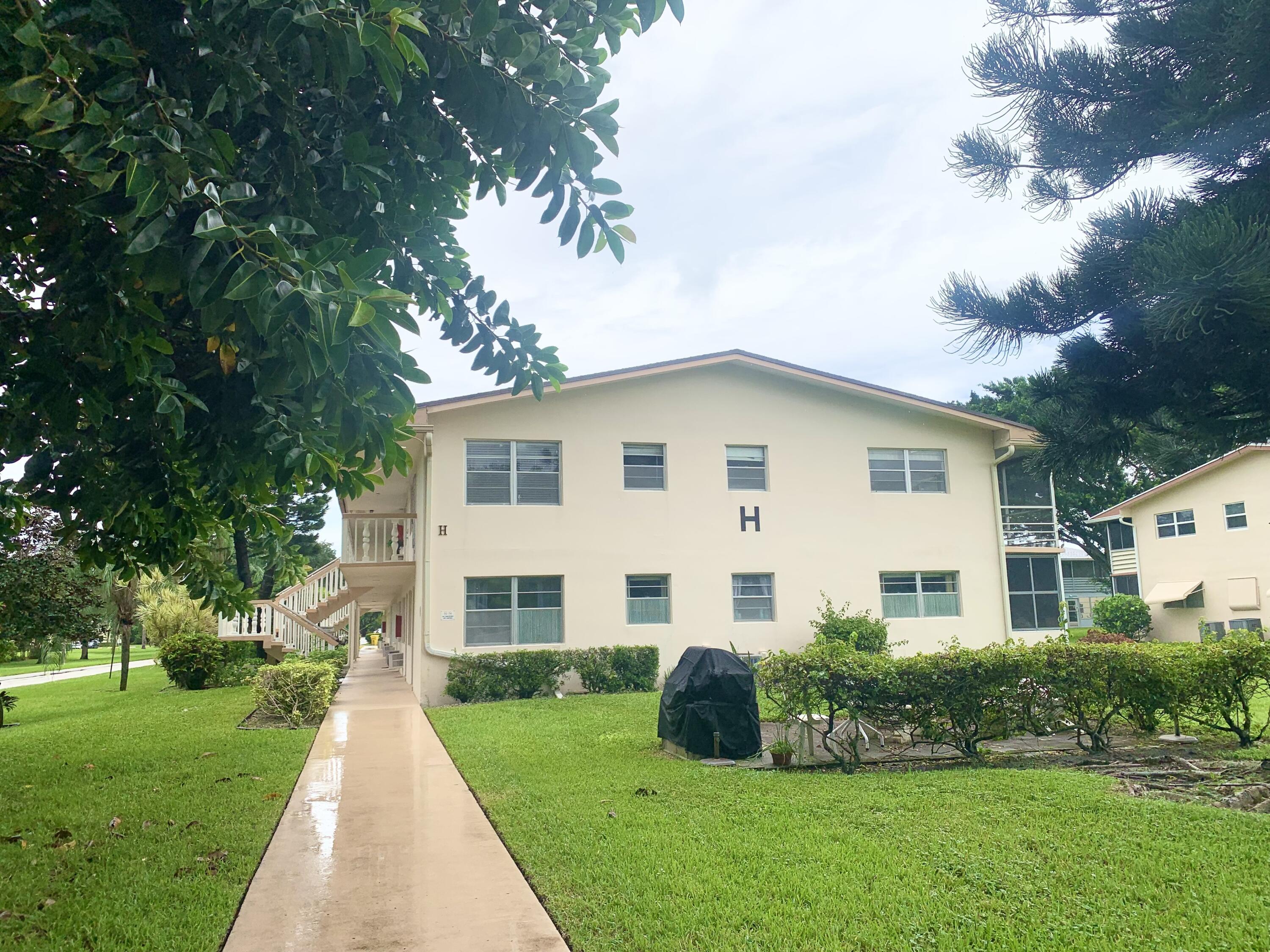 185 Canterbury H, West Palm Beach, FL 33417, West Palm Beach - Photo 2