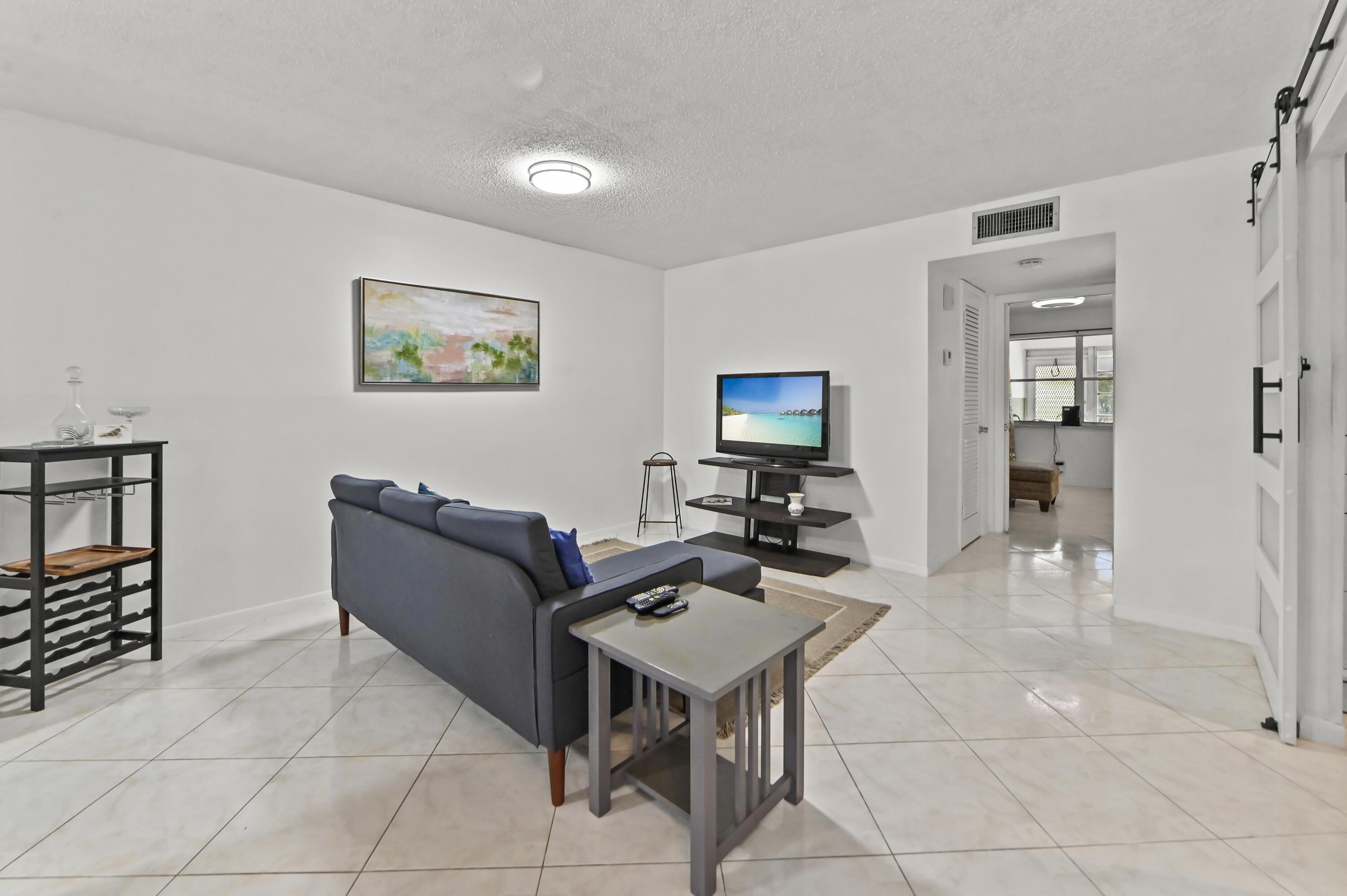 120 HIGH POINT Boulevard C, Delray Beach, FL 33445, Delray Beach - Photo 5