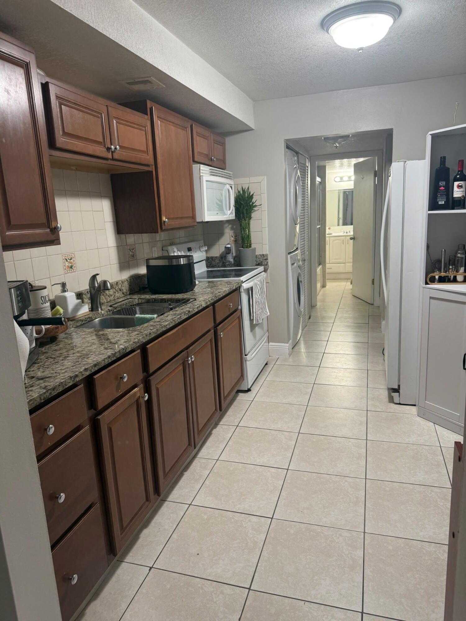 1837 FAIRVIEW VILLAS Drive 2, Palm Springs, FL 33406, Palm Springs - Photo 5