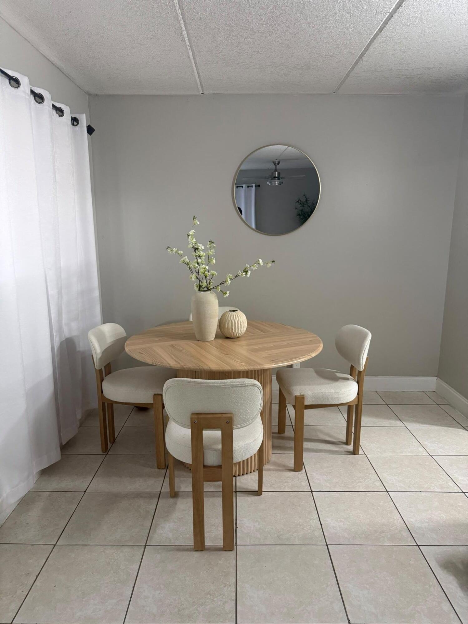 1837 FAIRVIEW VILLAS Drive 2, Palm Springs, FL 33406, Palm Springs - Photo 4
