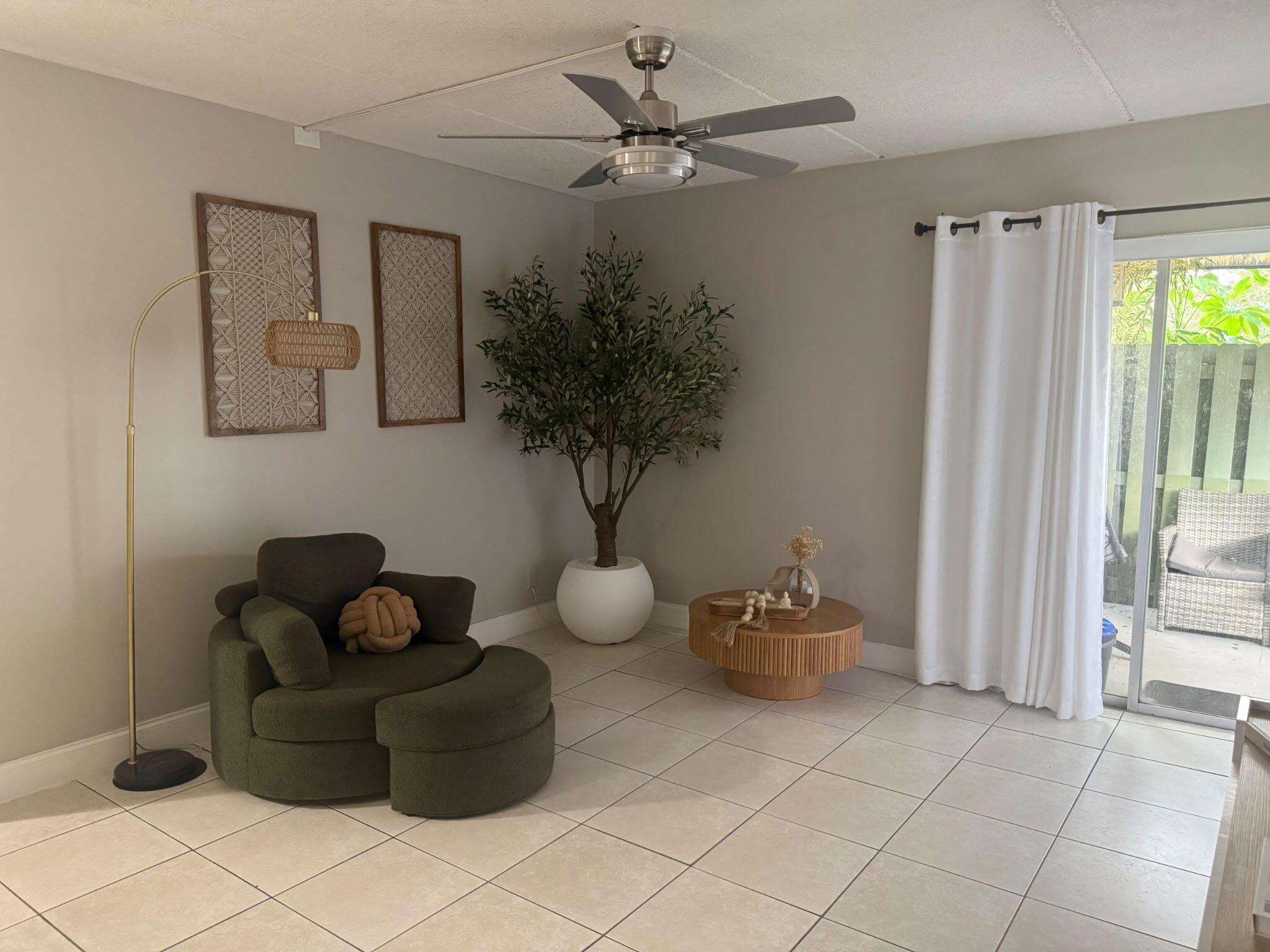 1837 FAIRVIEW VILLAS Drive 2, Palm Springs, FL 33406, Palm Springs - Photo 3