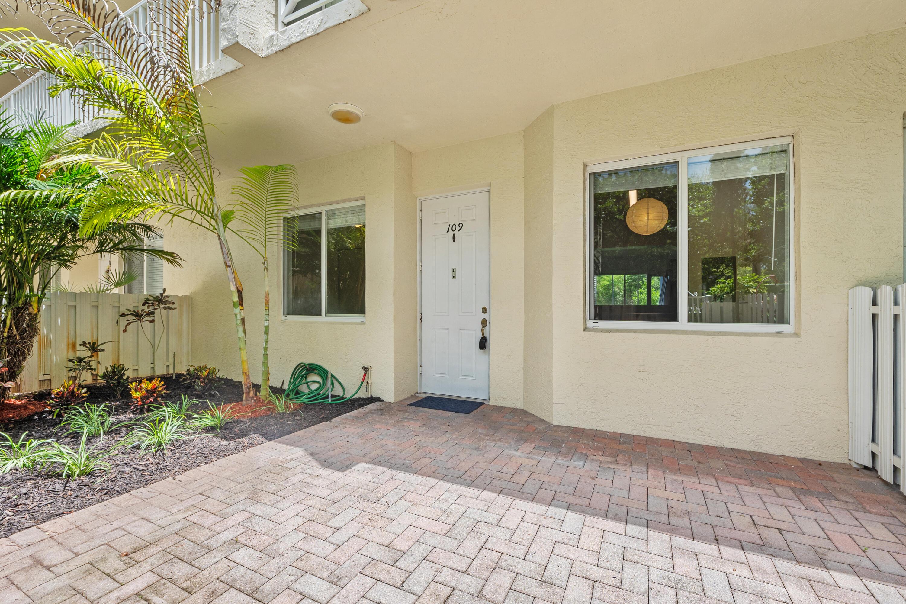 3500 Oaks Clubhouse Drive Apt 109, Pompano Beach, FL 33069, Pompano Beach - Photo 2