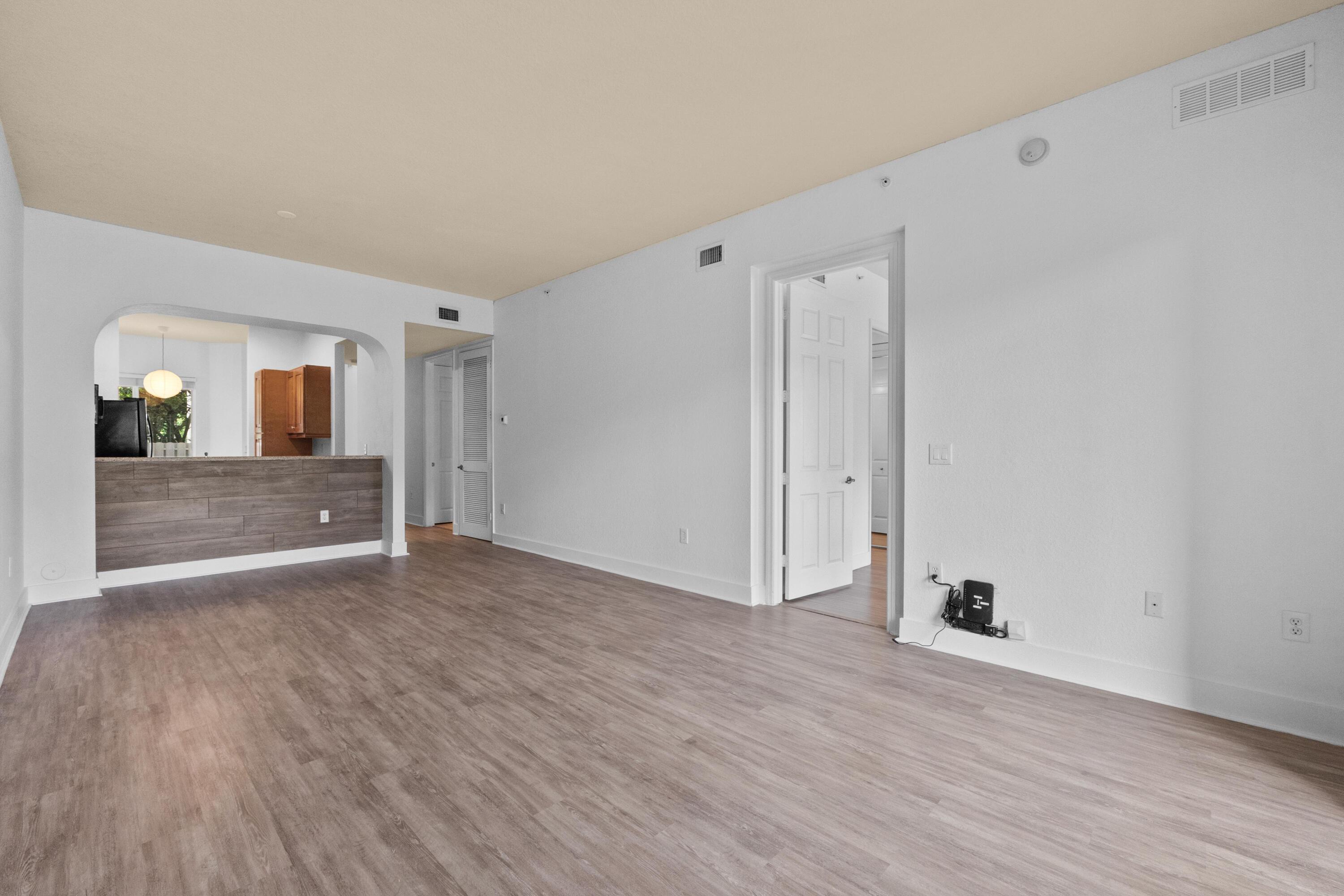 3500 Oaks Clubhouse Drive Apt 109, Pompano Beach, FL 33069, Pompano Beach - Photo 3