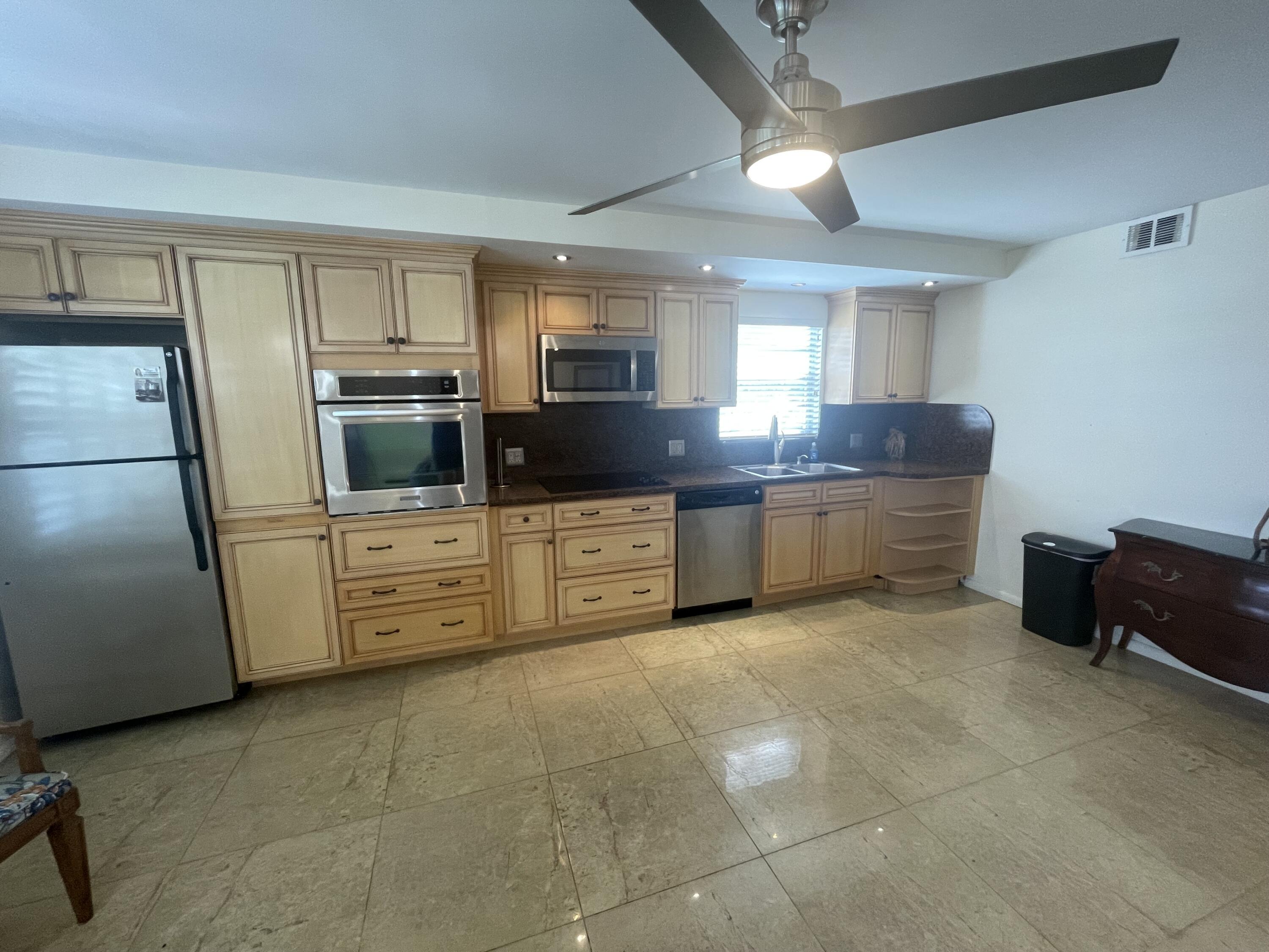 350 Keswick C, Deerfield Beach, FL 33442, Deerfield Beach - Photo 3
