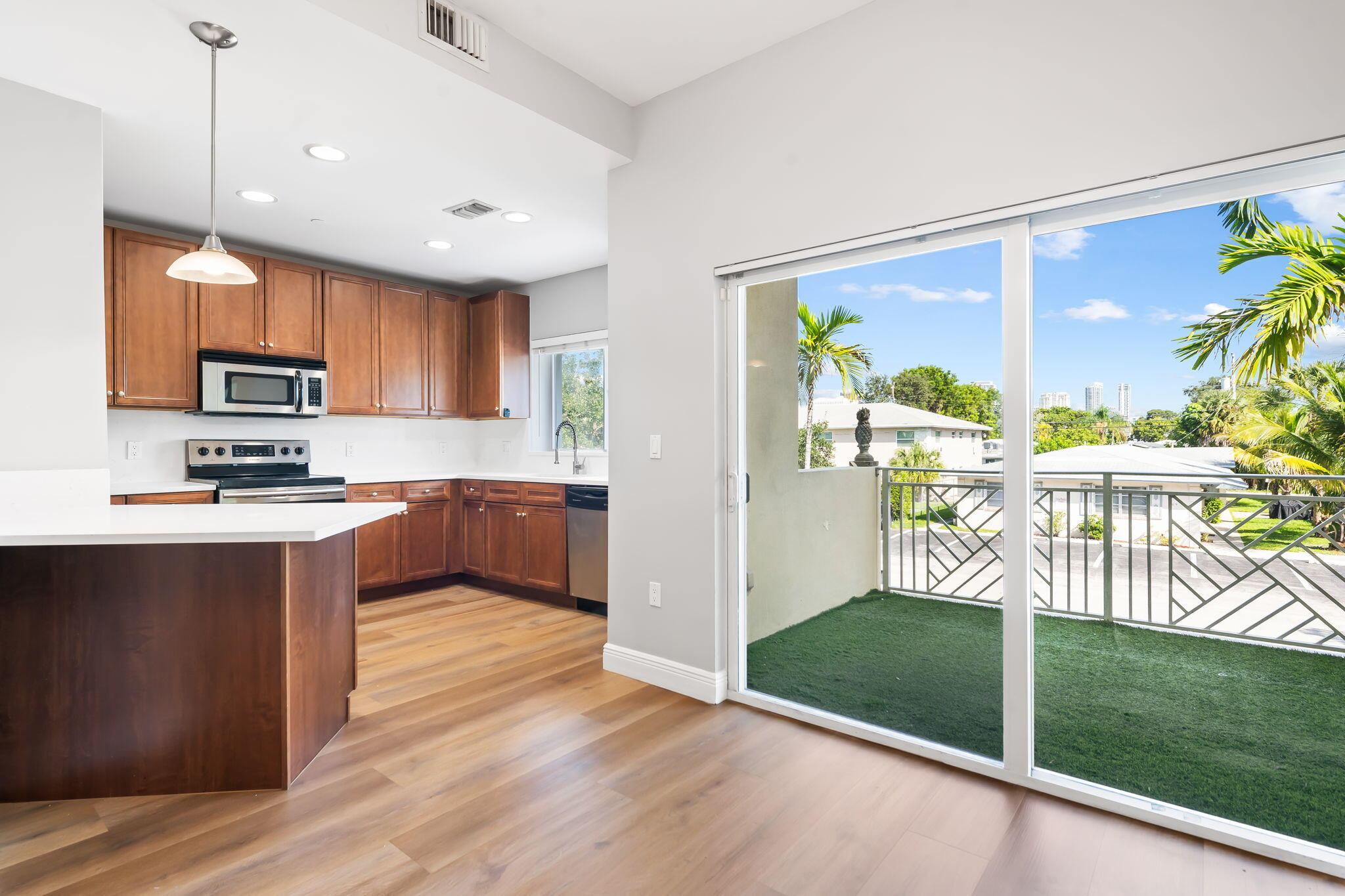 708 SE 15TH Street 3, Fort Lauderdale, FL 33316, Fort Lauderdale - Photo 2