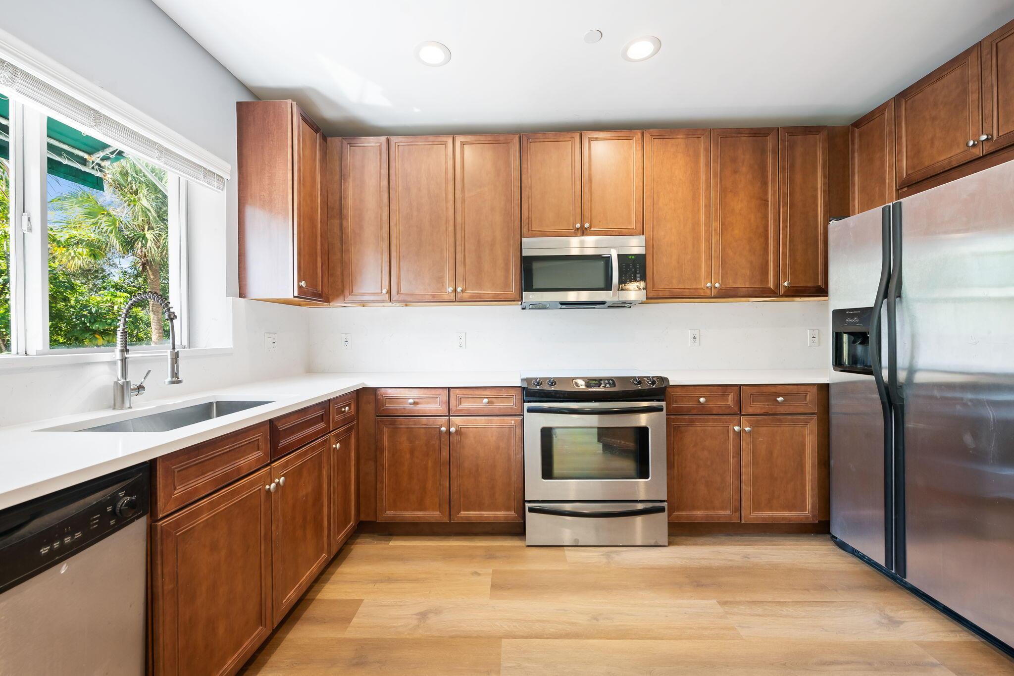 630 SE 15th Street 5, Fort Lauderdale, FL 33316, Fort Lauderdale - Photo 2