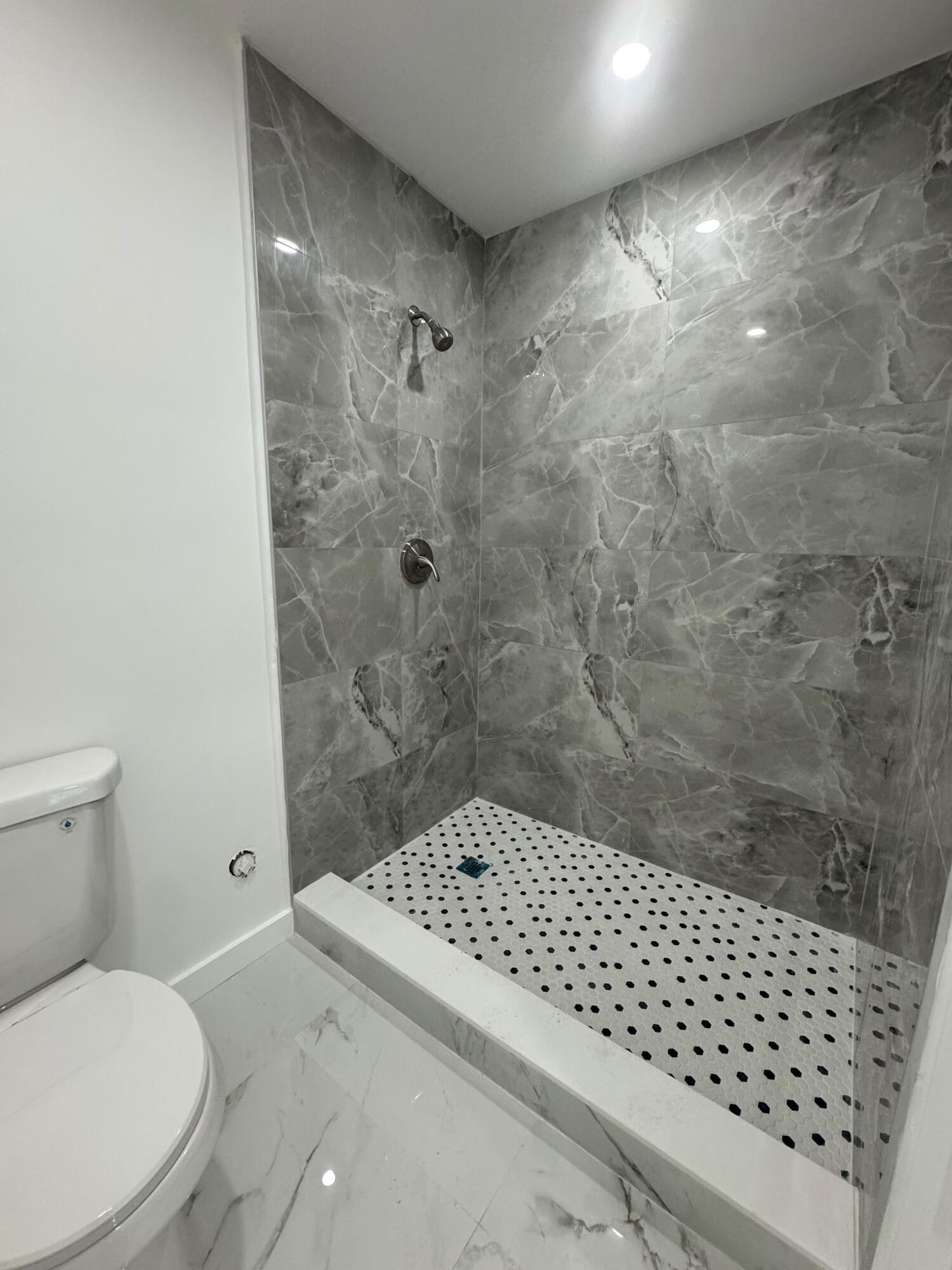 1031 NW 10TH Avenue, Fort Lauderdale, FL 33311, Fort Lauderdale - Photo 5