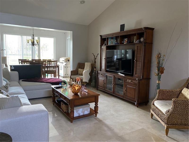 10474 LAKE VISTA Circle, Boca Raton, FL 33498, Boca Raton - Photo 4