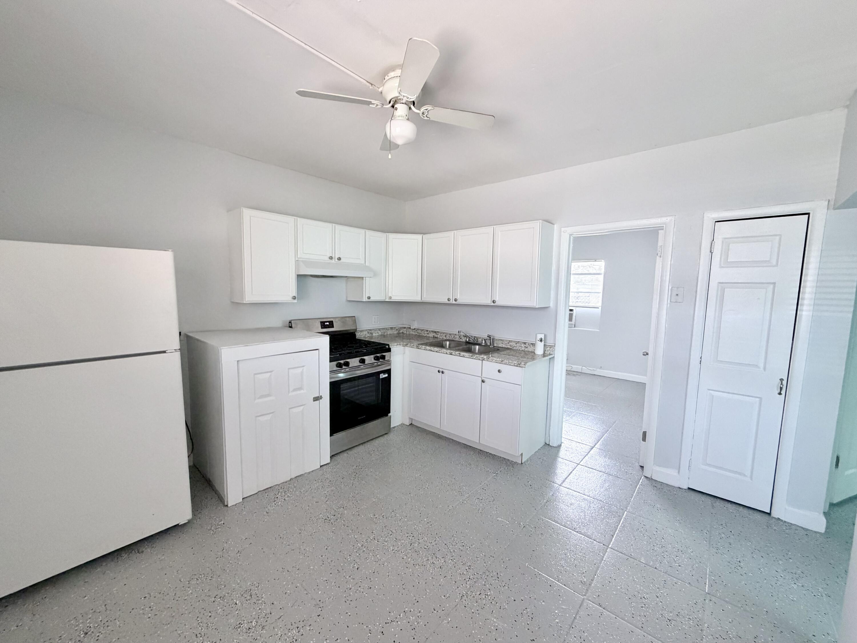 1007 N TAMARIND Avenue Apt 2, West Palm Beach, FL 33401, West Palm Beach - Photo 2