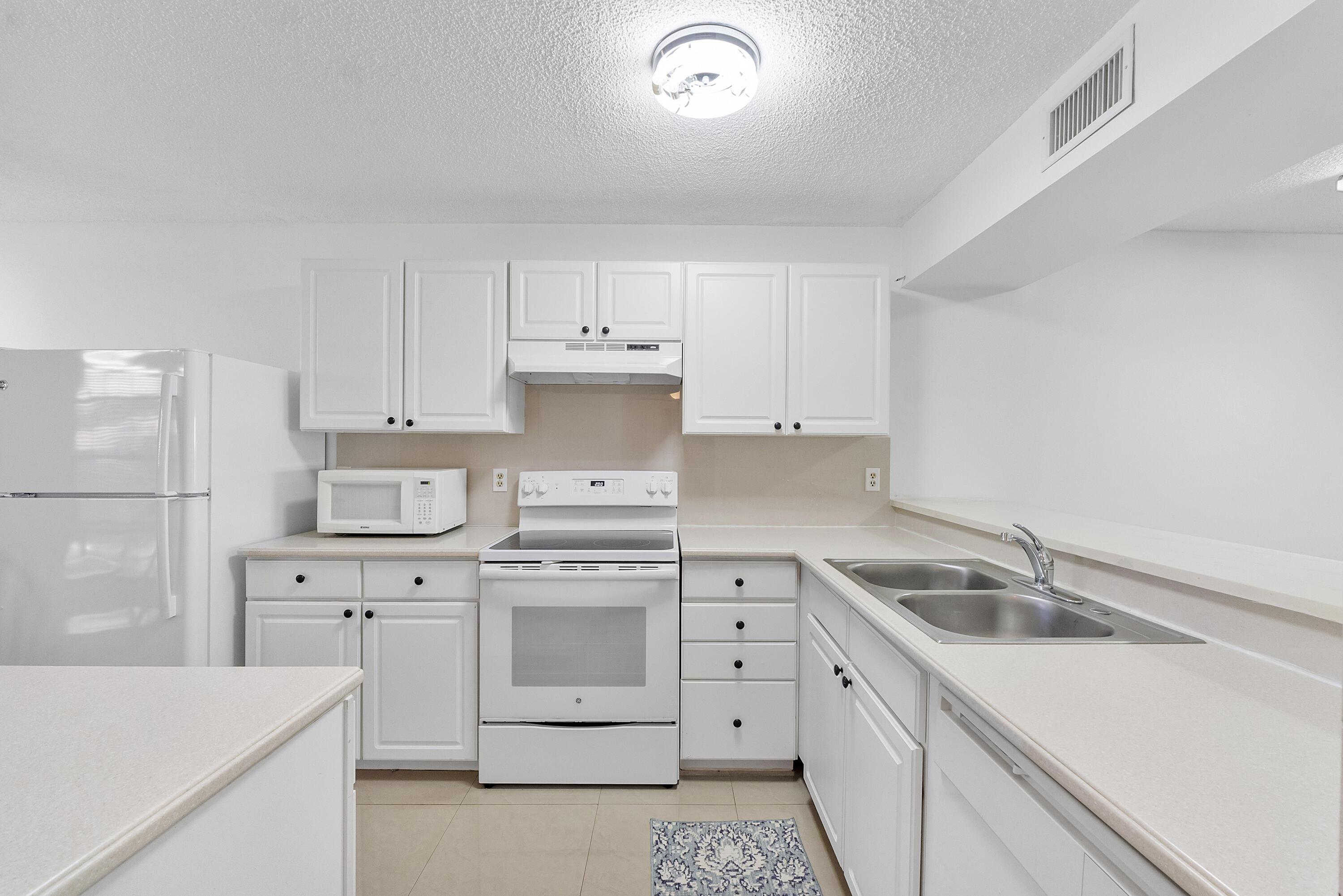 5828 CORAL LAKE Drive 304, Margate, FL 33063, Margate - Photo 3