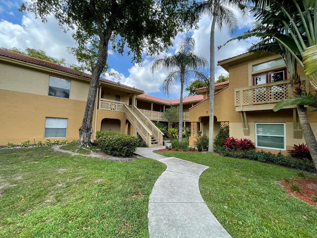 4783 Via Palm Lakes 104, West Palm Beach, FL 33417, West Palm Beach - Photo 2