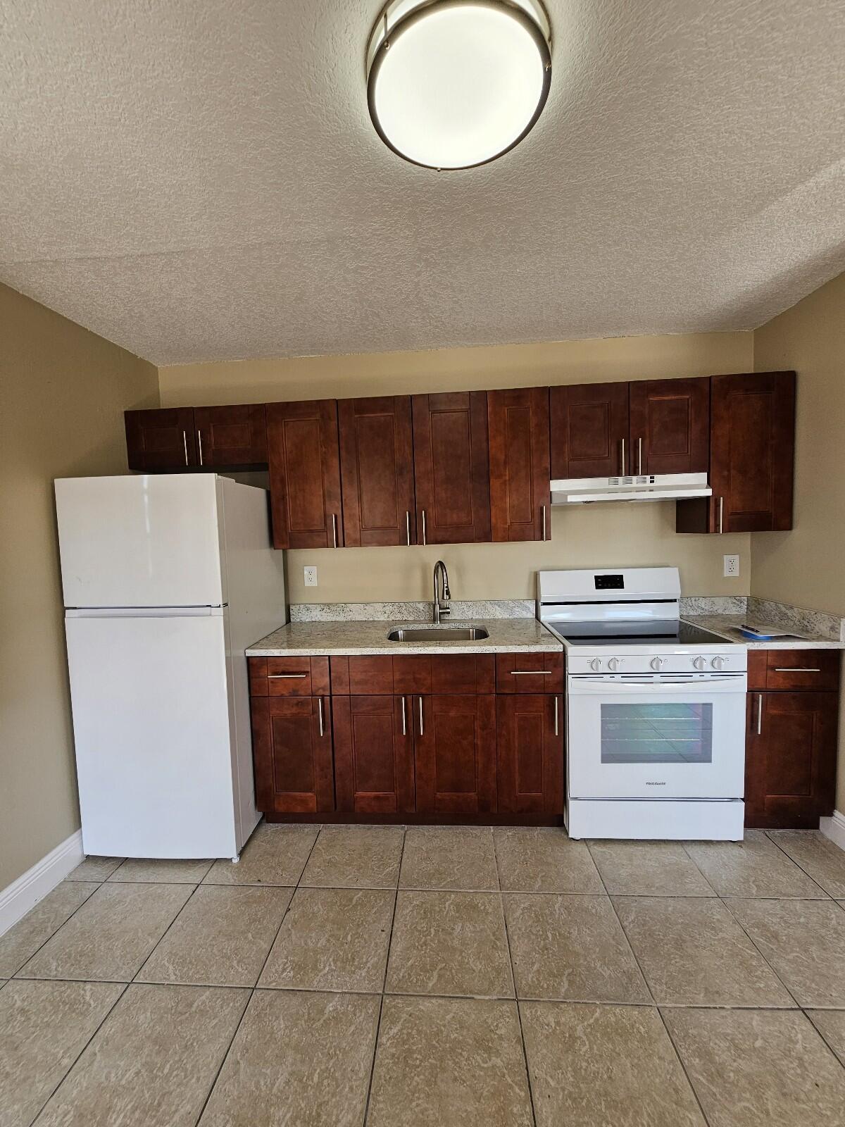 1200 W BLUE HERON Boulevard 8, Riviera Beach, FL 33404, Riviera Beach - Photo 2