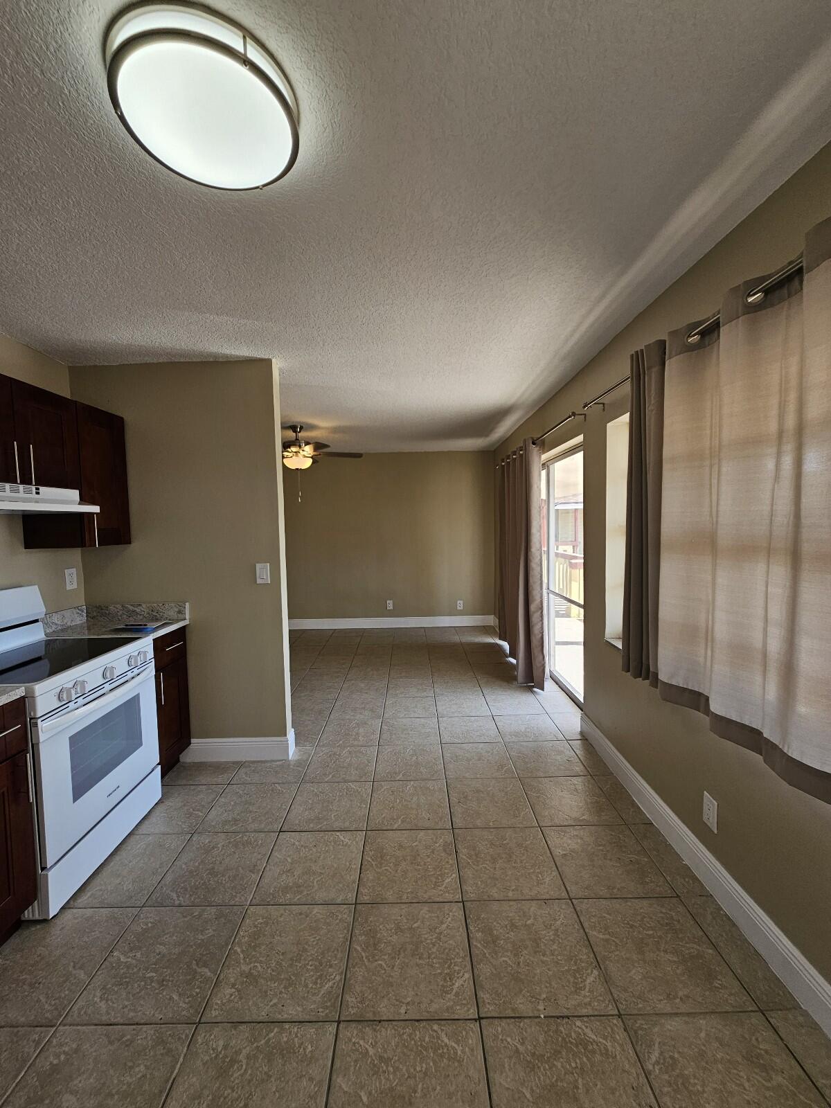 1200 W BLUE HERON Boulevard 8, Riviera Beach, FL 33404, Riviera Beach - Photo 4
