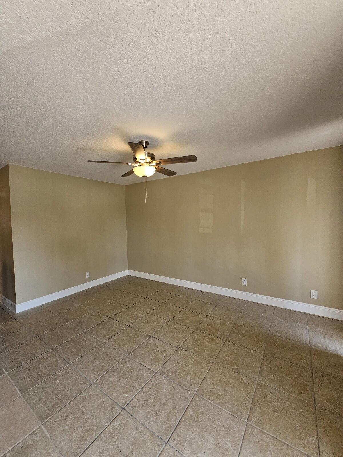 1200 W BLUE HERON Boulevard 8, Riviera Beach, FL 33404, Riviera Beach - Photo 5