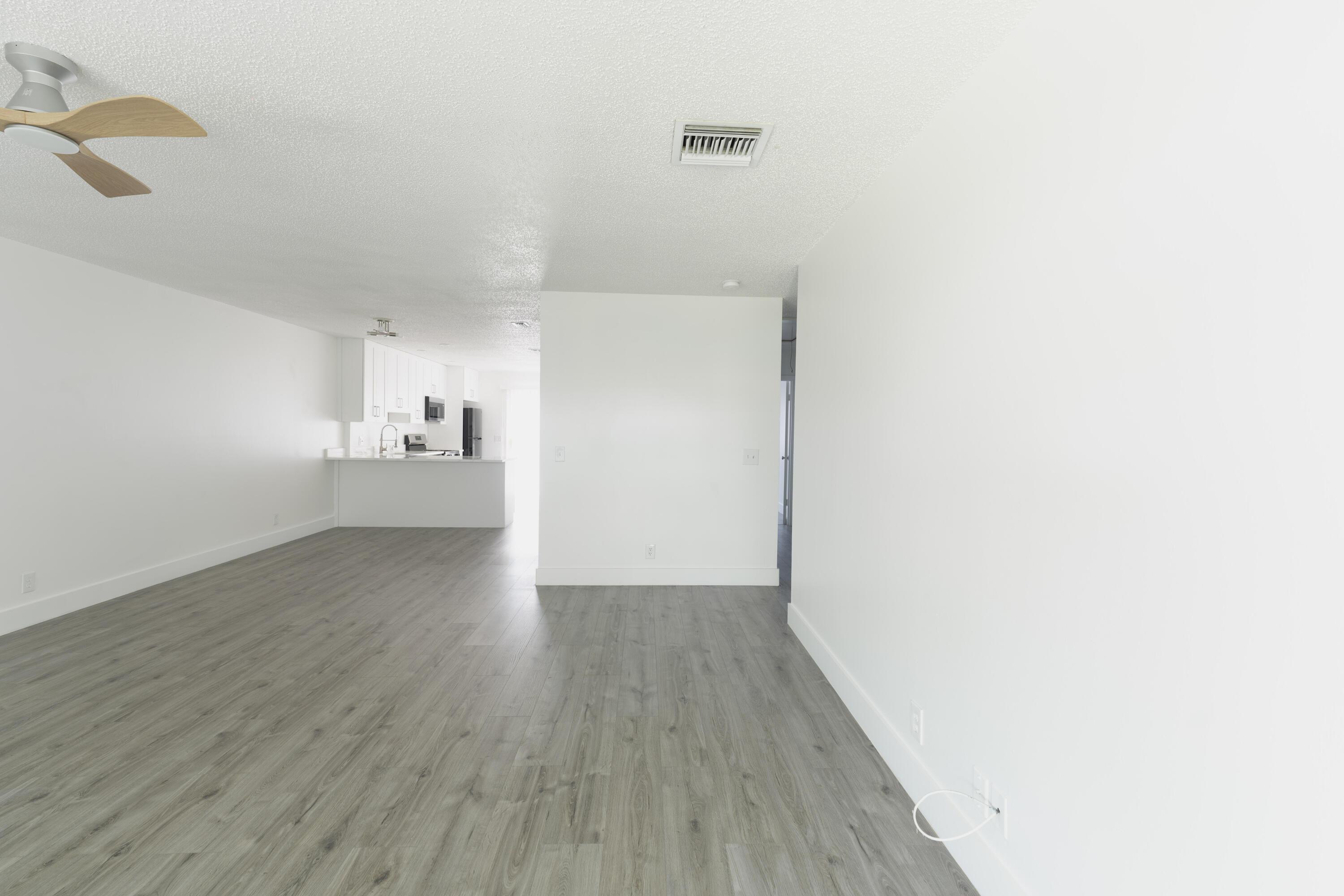 4846 ORLEANS Court B, West Palm Beach, FL 33415, West Palm Beach - Photo 4