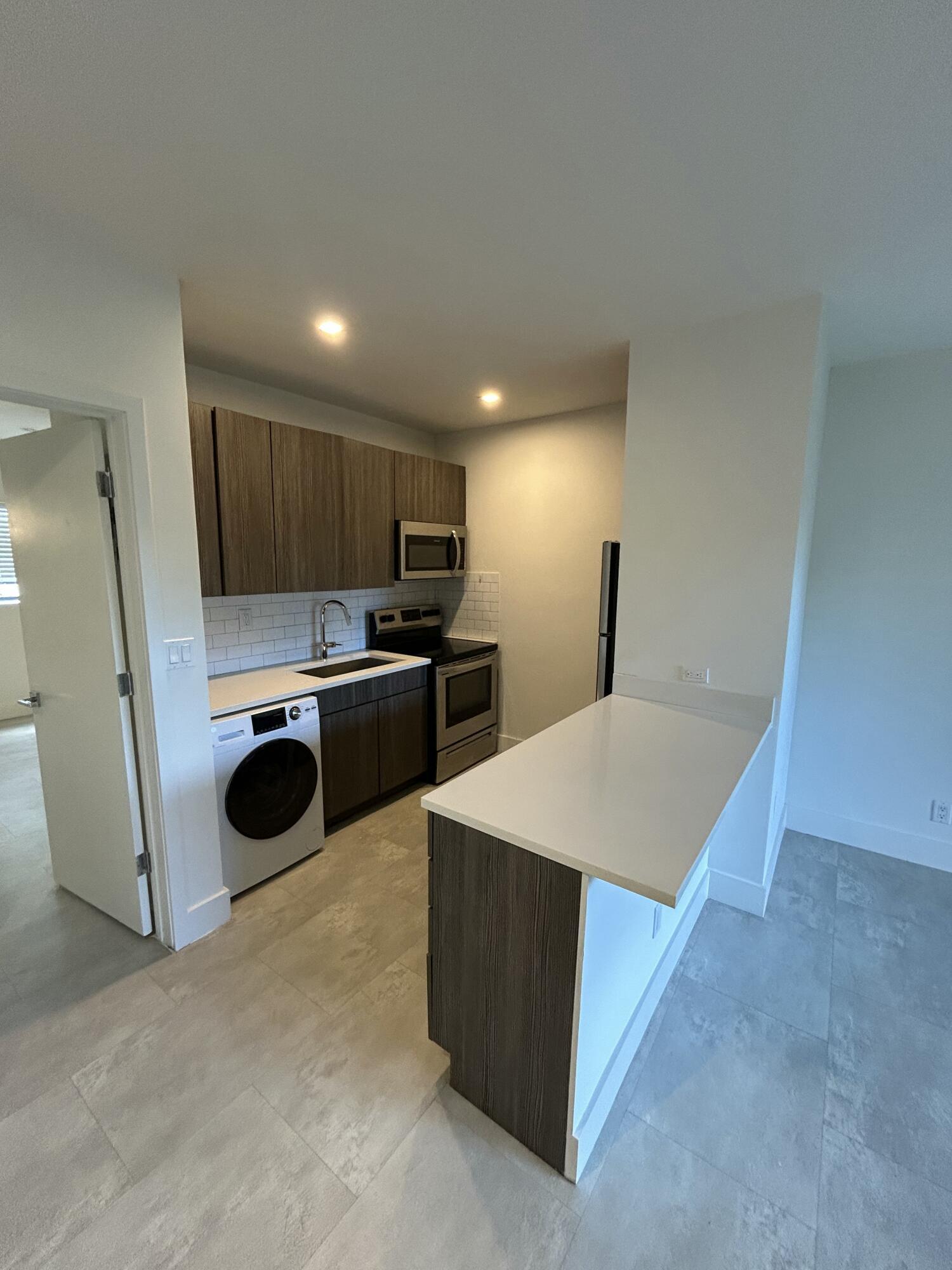 1273 NE 38th Street 7, Oakland Park, FL 33334, Oakland Park - Photo 4
