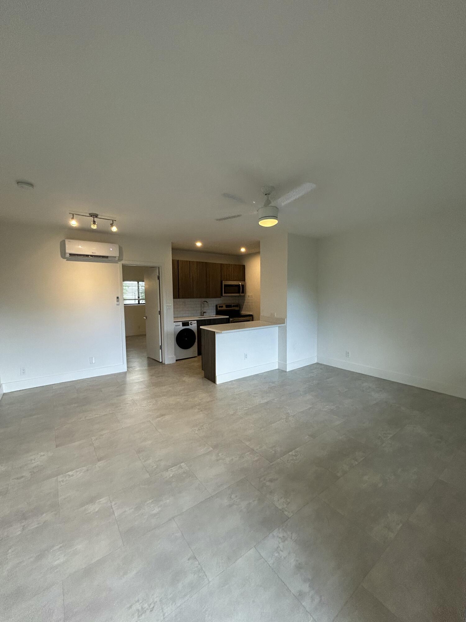 1273 NE 38th Street 7, Oakland Park, FL 33334, Oakland Park - Photo 2