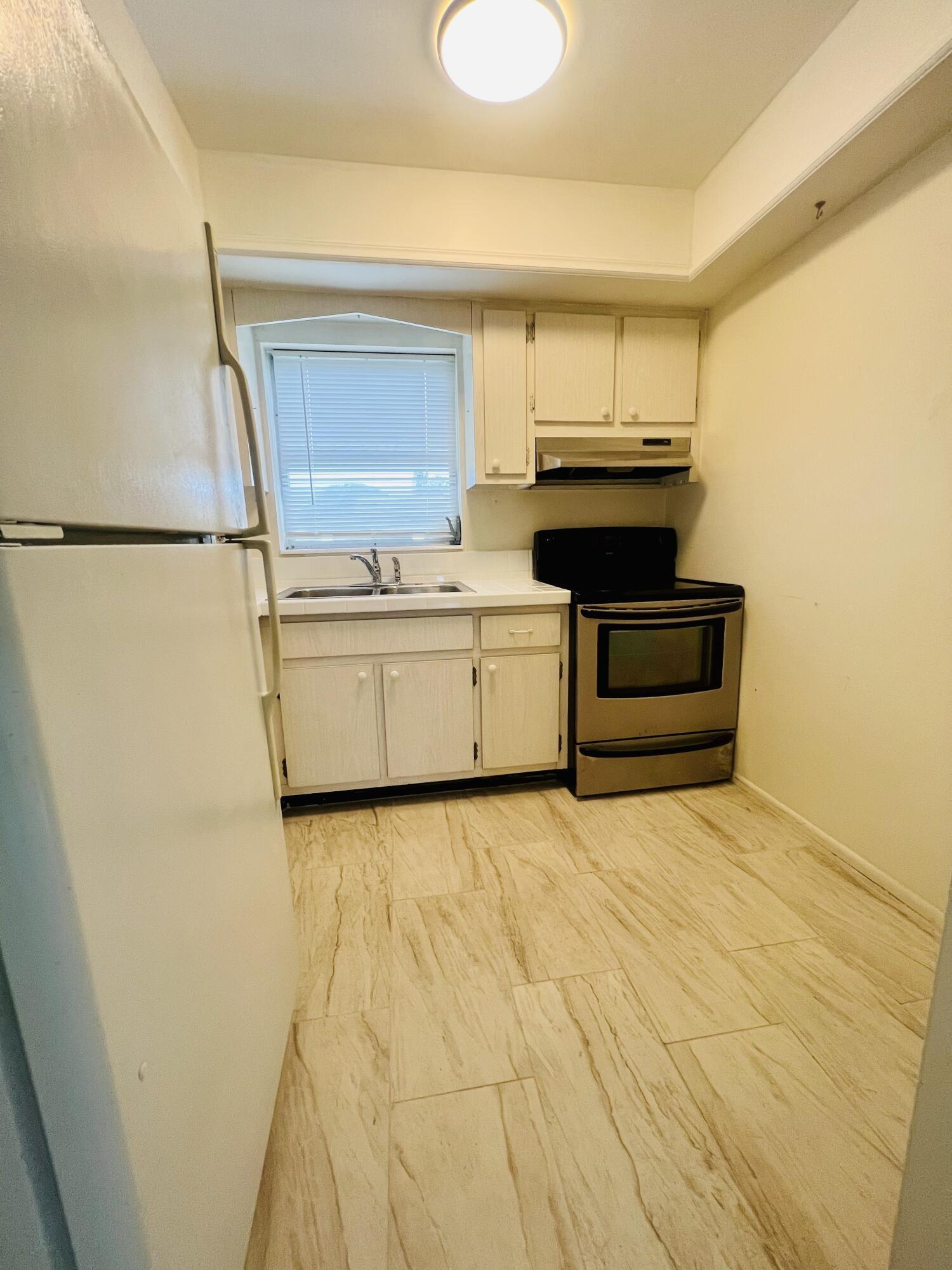 2789 ASHLEY Drive W E, West Palm Beach, FL 33415, West Palm Beach - Photo 3